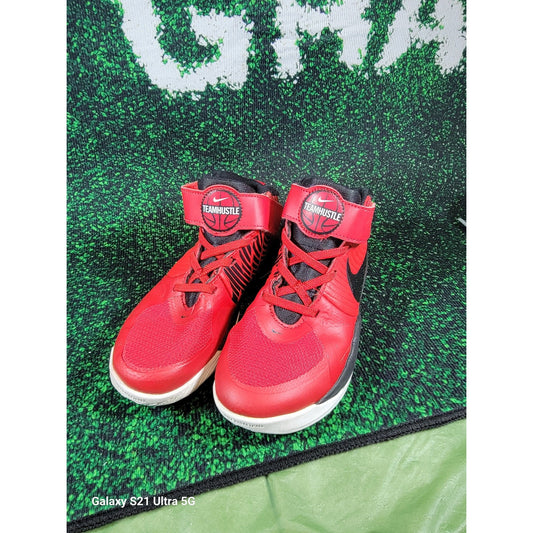 Nike Team Hustle D9 PS 'University Red' Sz 2Y AQ42256000