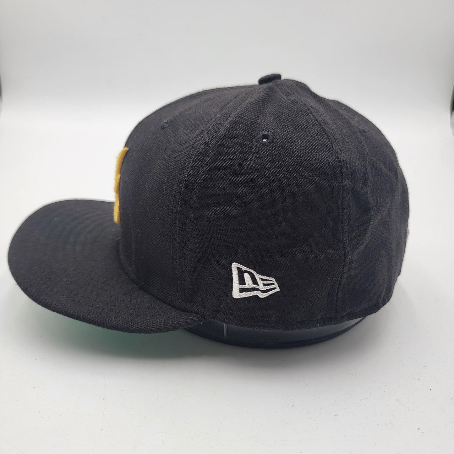 Atlanta Braves Hat Cap Fitted Mens 7 1/2 Black Gold MLB Baseball New Era1