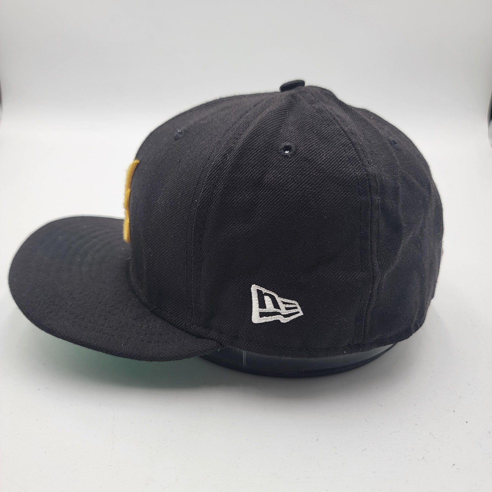 Atlanta Braves Hat Cap Fitted Mens 7 1/2 Black Gold MLB Baseball New Era1