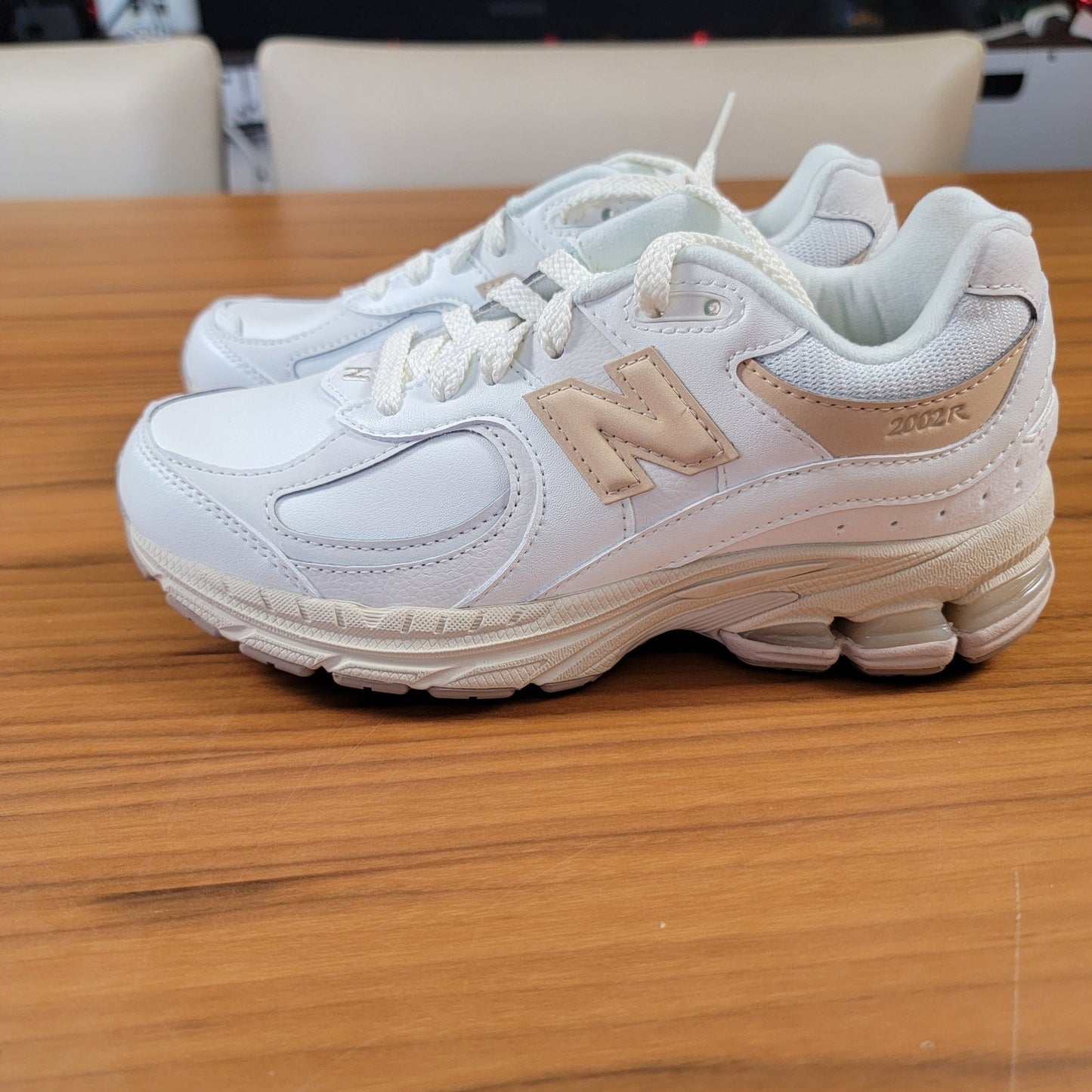 New Balance 2002R Big Kid 'Moonbeam Frappe' Big Kids Sz 4 GC2002VF1