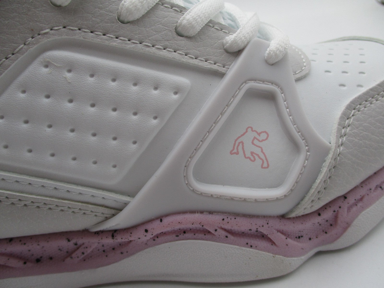 AND1 Shoes Kids Size 5 White Pink Basketball Sneakers Mid Top GGA143GX001 1A210