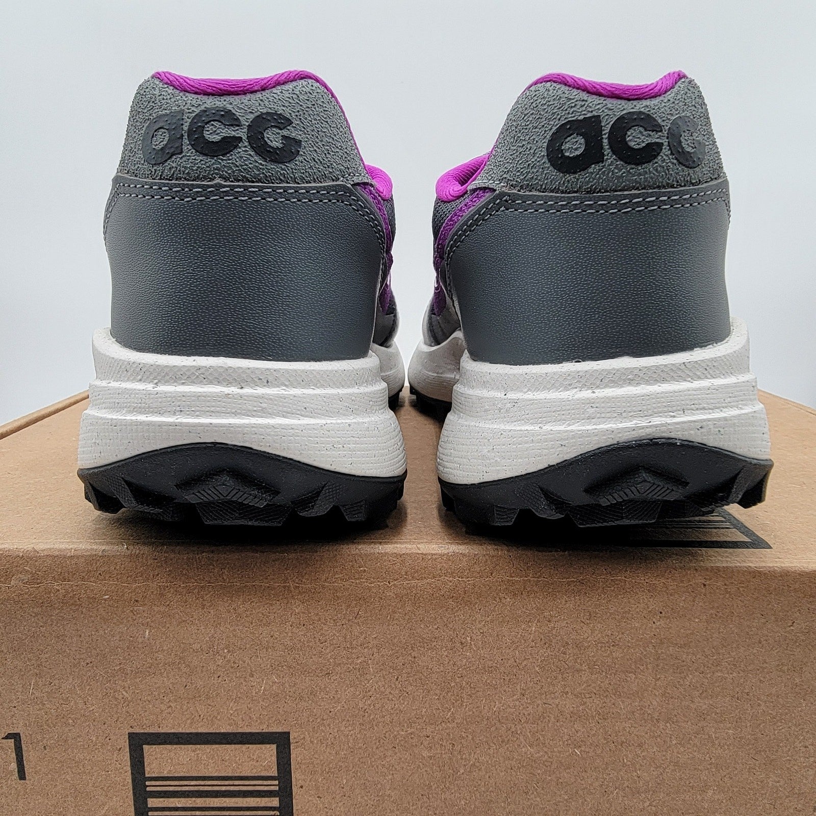 Nike ACG Lowcate Smoke Grey Vivid Purple  Size 5.5 DX2256 002