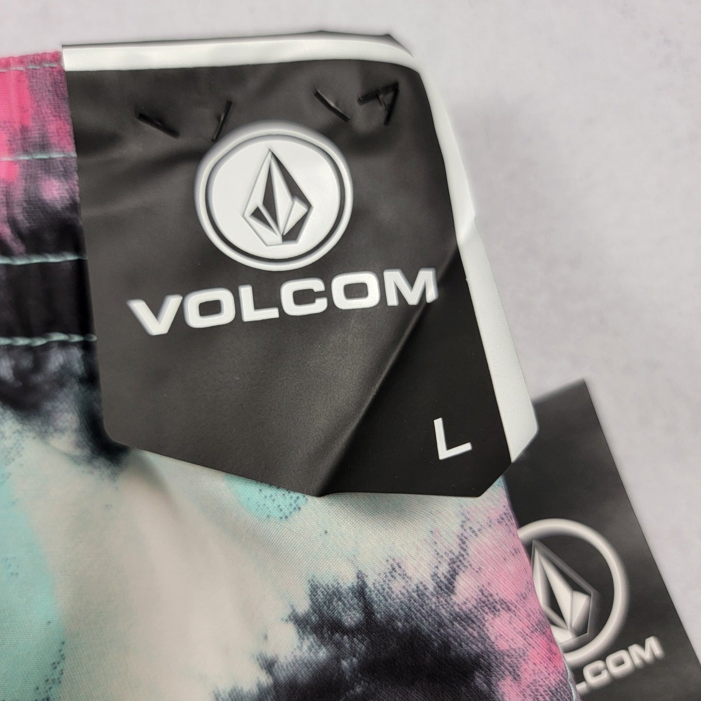 Volcom Tie Dye Elastic Waist Board Shorts Men’s Large Multicolor Swim Trunks NWT3