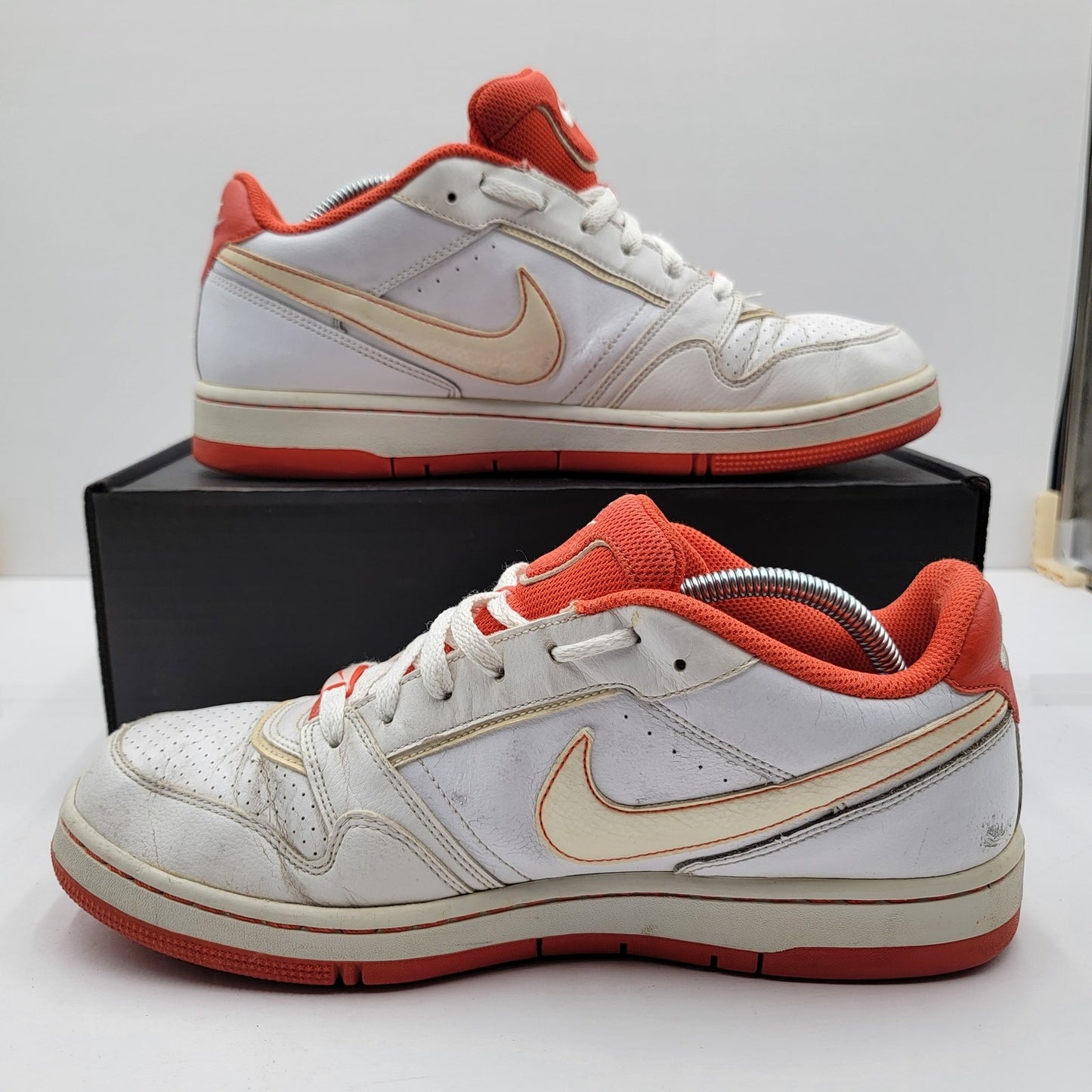 Nike Aire Prestige III Mens Sneakers White/Orange Sz 11 (256) 3861141181