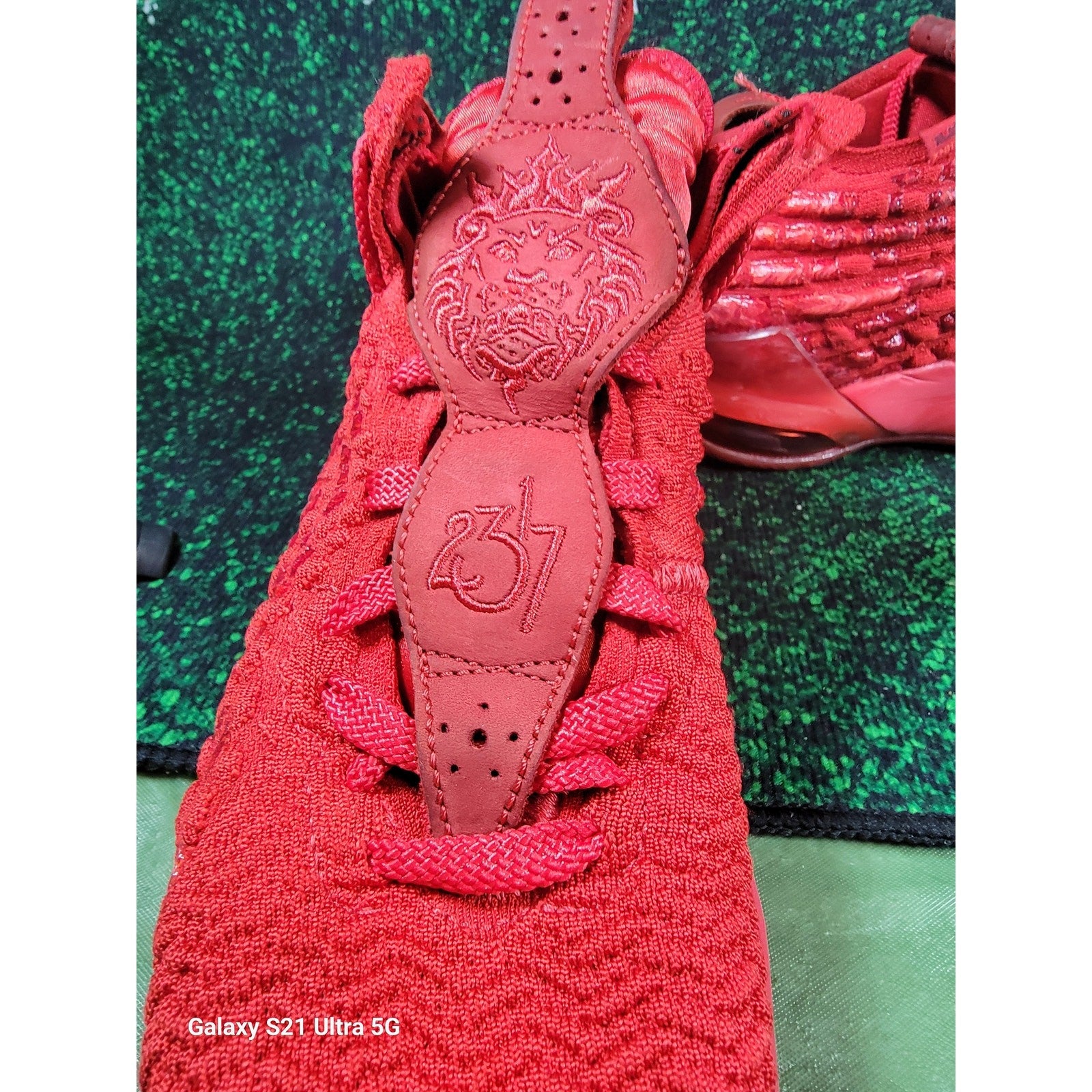 Nike LeBron 17 BG 'Red Carpet' Sz 5.5Y BQ55946008