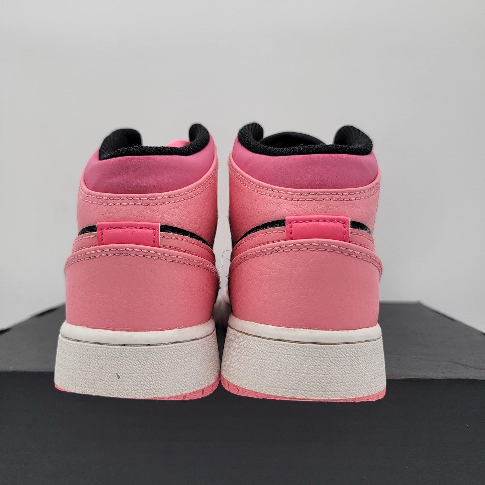 Air Jordan 1 Mid GS 'Coral Chalk' Youth Size 4.5Y Basketball 554725-662