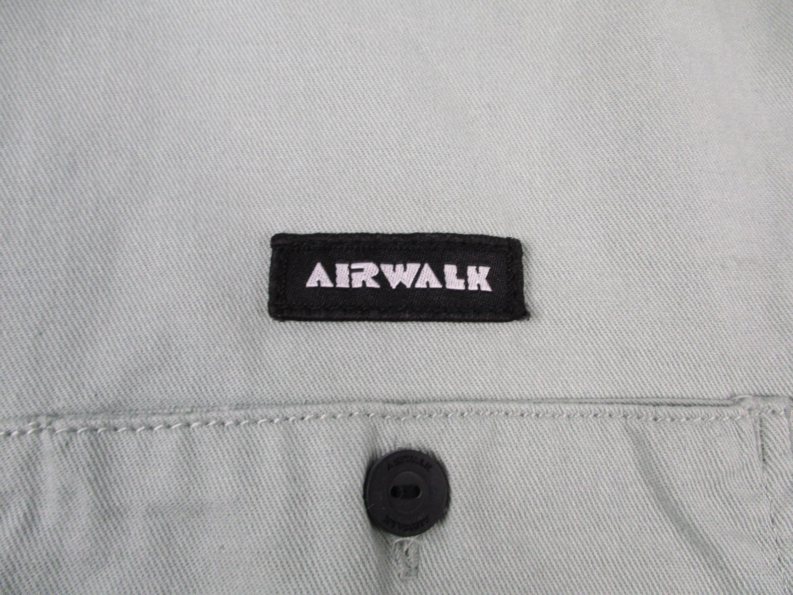 Airwalk Shirt Mens Medium Gray Skull Graphic Skateboarding Woven Button Up 13254