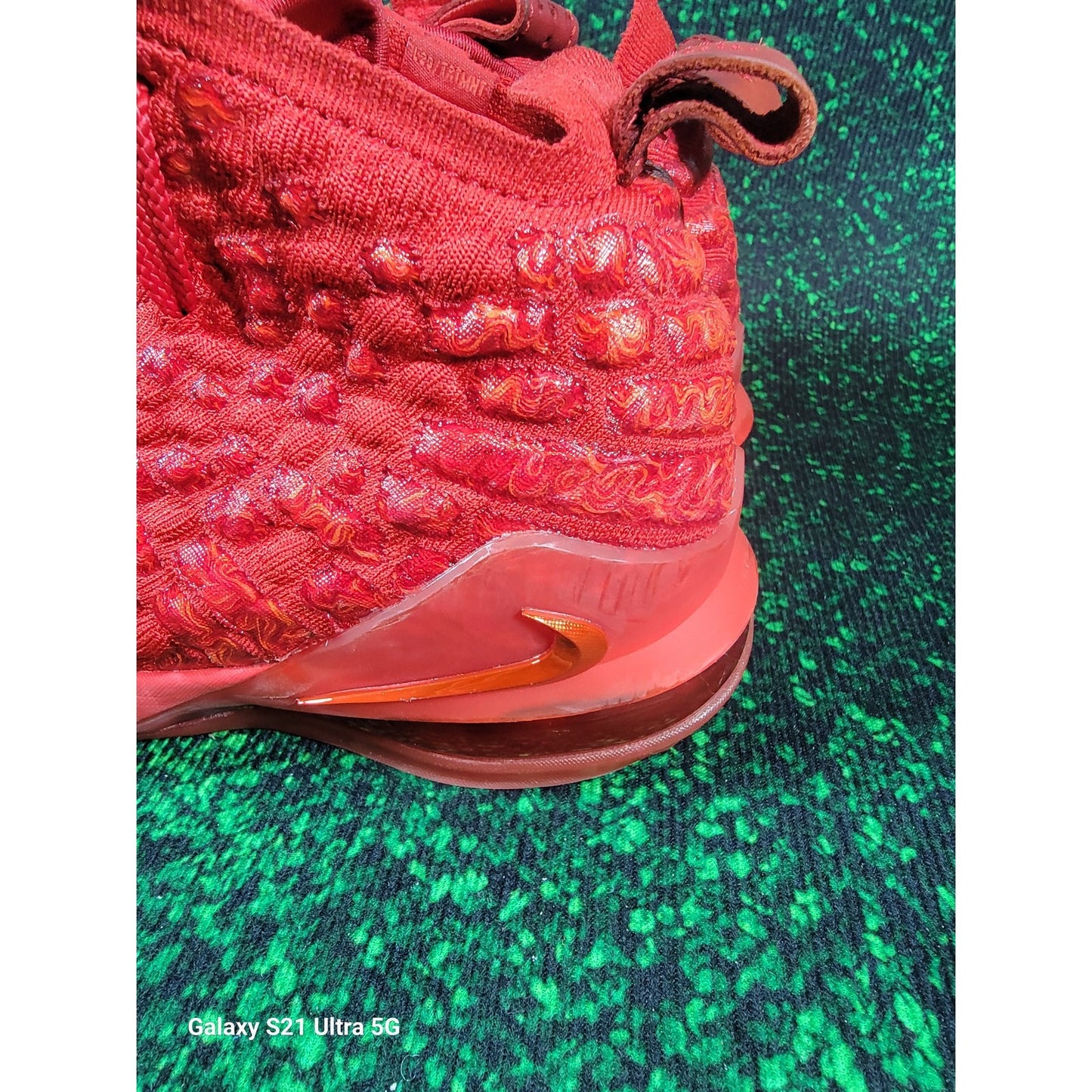 Nike LeBron 17 BG 'Red Carpet' Sz 5.5Y BQ55946005