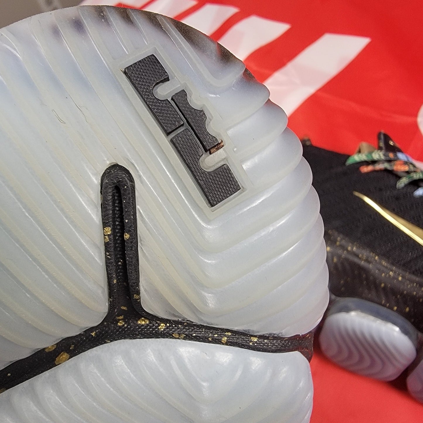 Nike LeBron 16 KC Watch The Throne Sz 11 Black/Metallic Gold-RoseFrost CI15180018