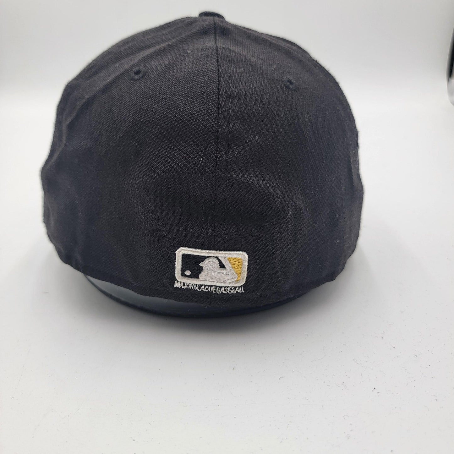 Atlanta Braves Hat Cap Fitted Mens 7 1/2 Black Gold MLB Baseball New Era2