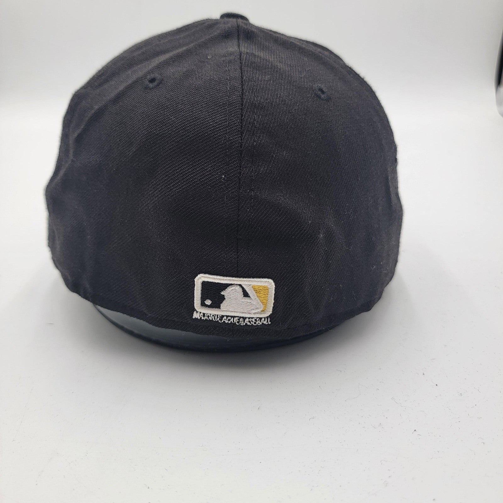 Atlanta Braves Hat Cap Fitted Mens 7 1/2 Black Gold MLB Baseball New Era2