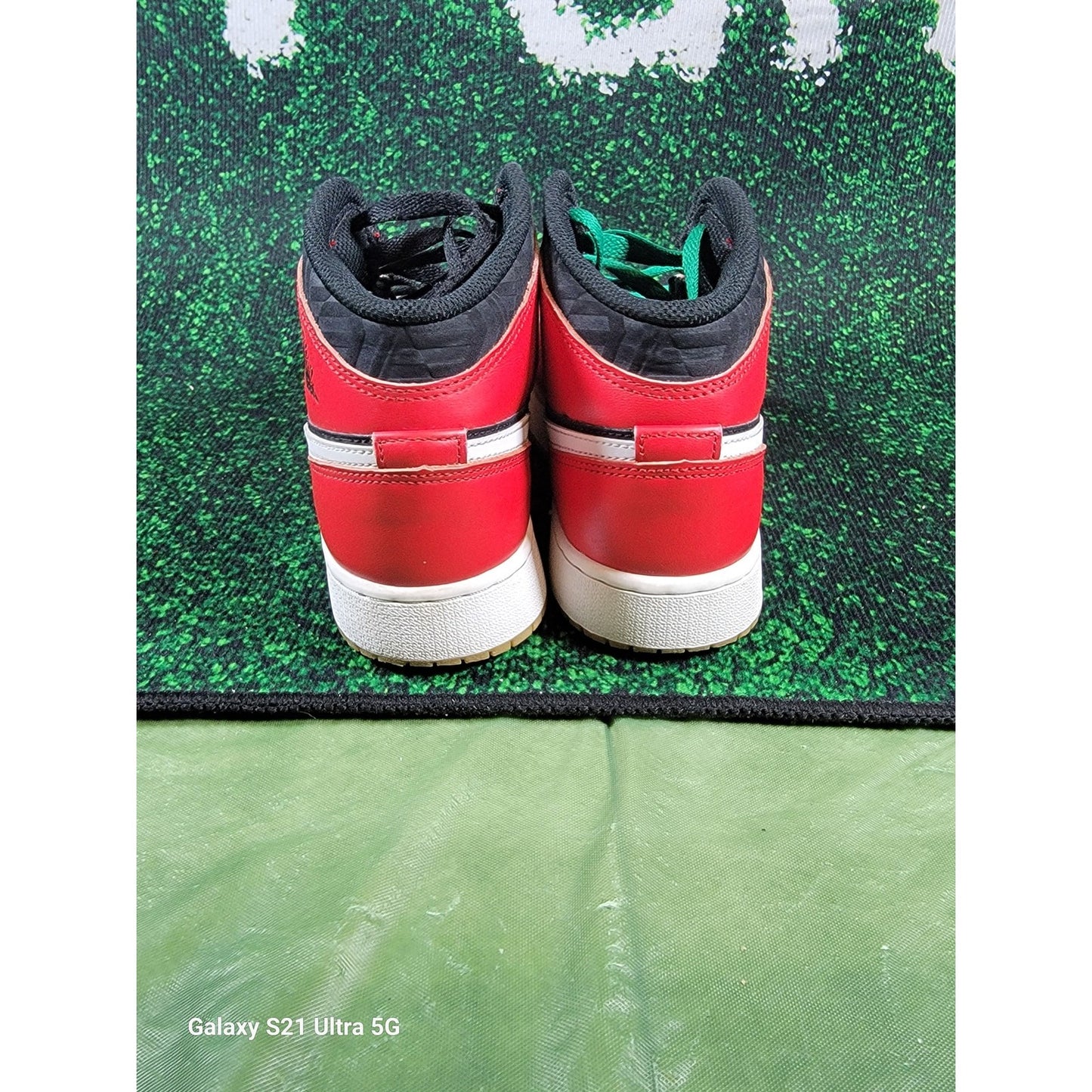 Nike Air Jordan 1 Mid SE GS 'Christmas'  Sz 5Y DQ84180066
