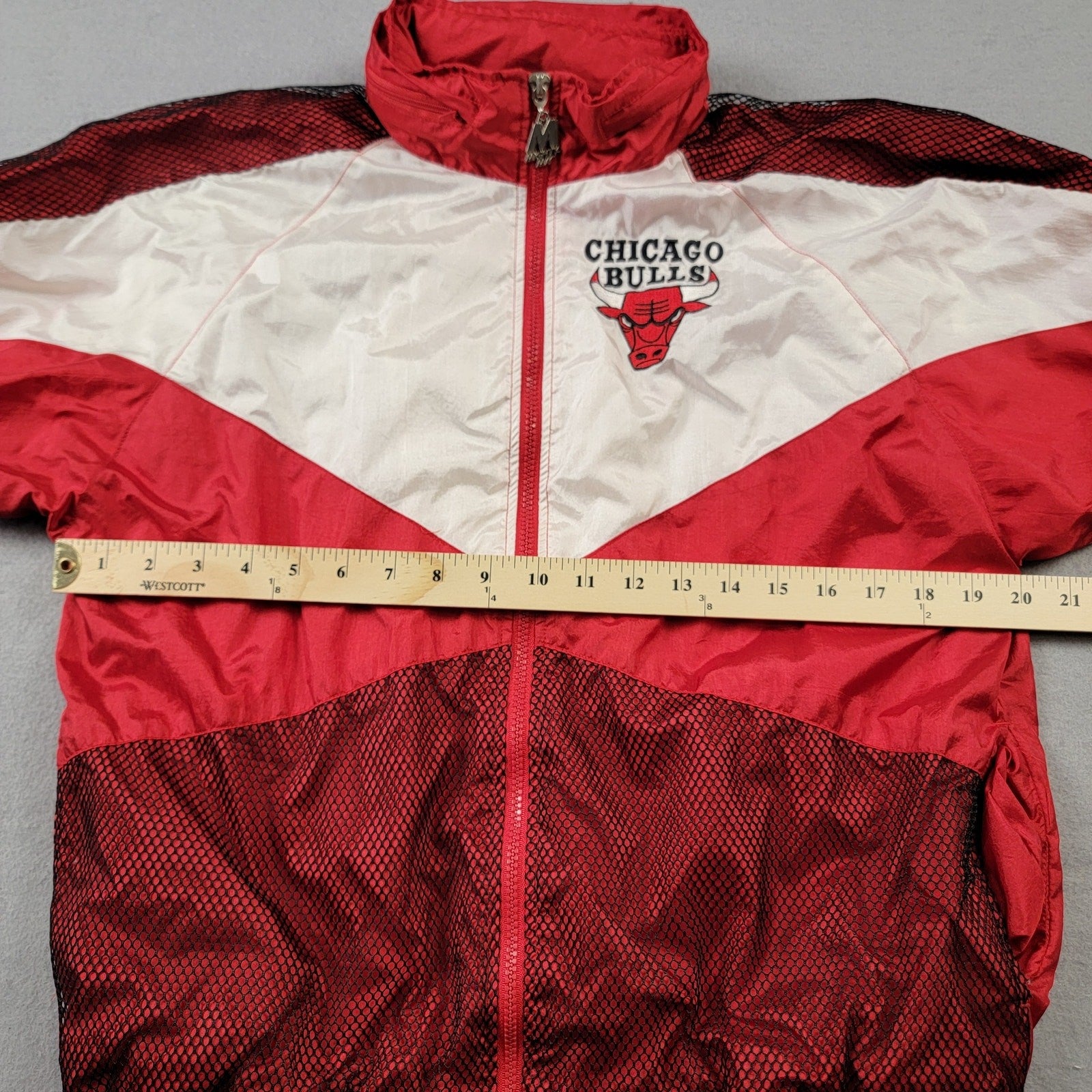 Vintage NBA Chicago Bulls Jump Ball Club Might Mac Sports Youth