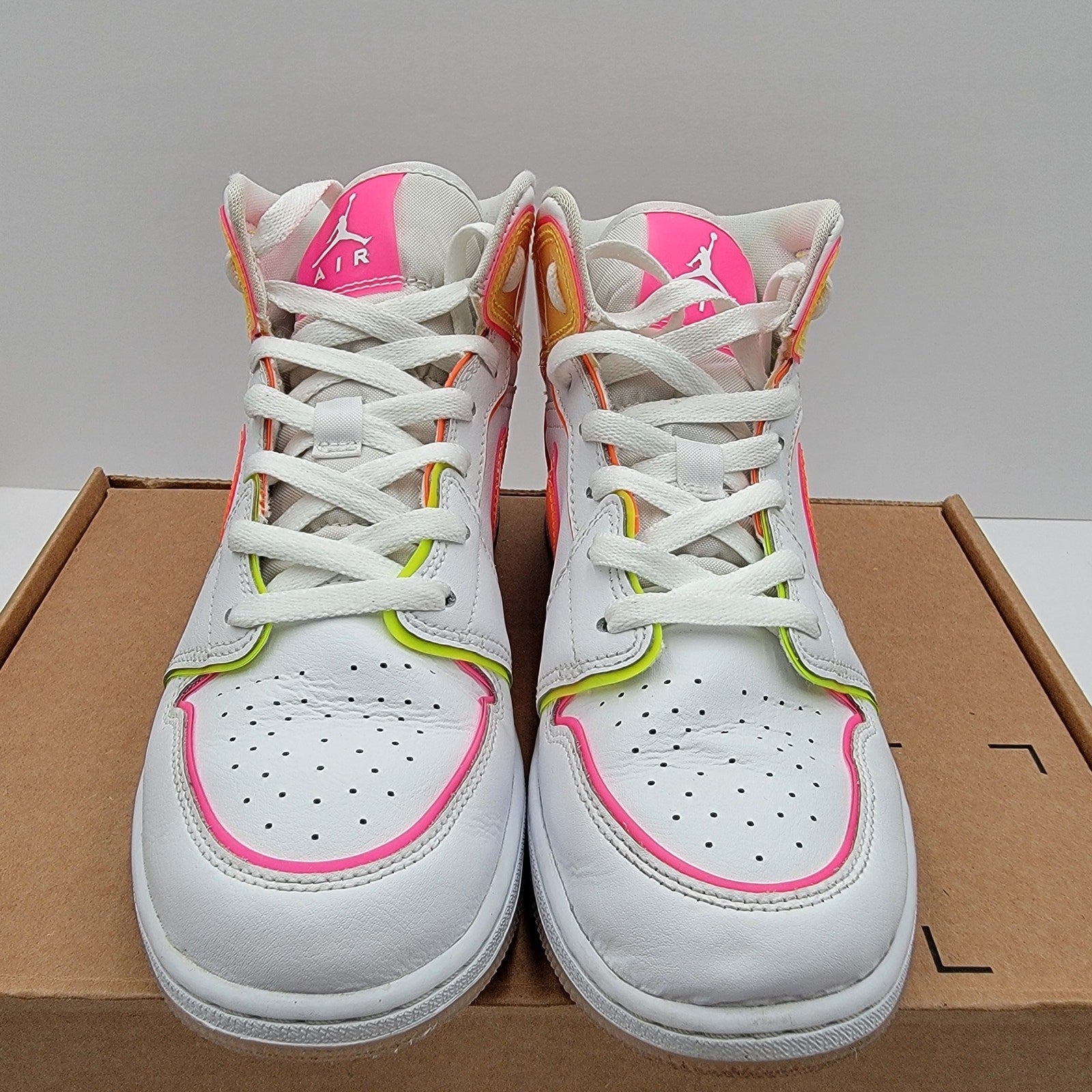 Nike Air Jordan 1 Mid SE GS 'Edge Glow' Sz 6.5Y/8W CV4611-100