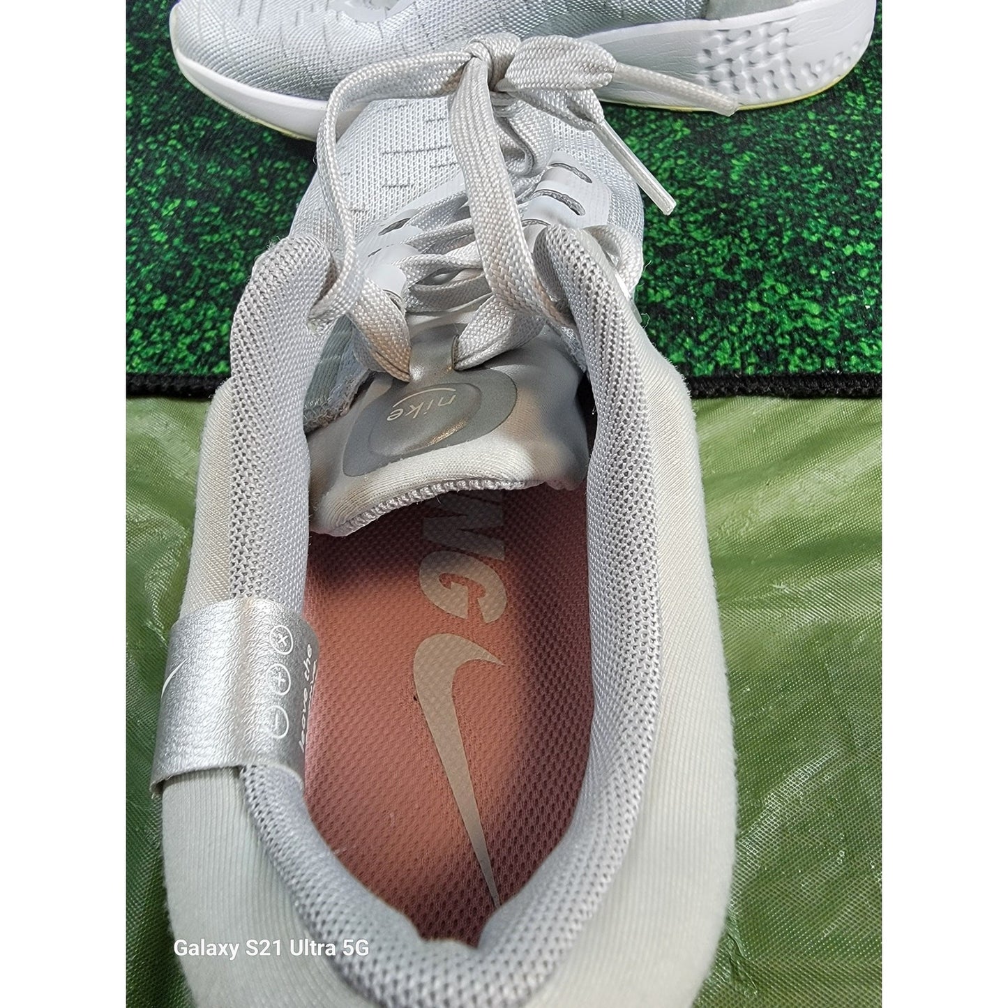 Nike Wmns Renew Serenity Run 'Pure Platinum' Sz 8 DB05220015