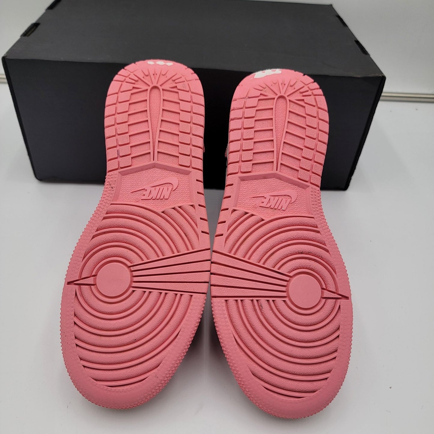 Air Jordan 1 Mid GS 'Coral Chalk' Youth Size 4.5Y Basketball 554725-662