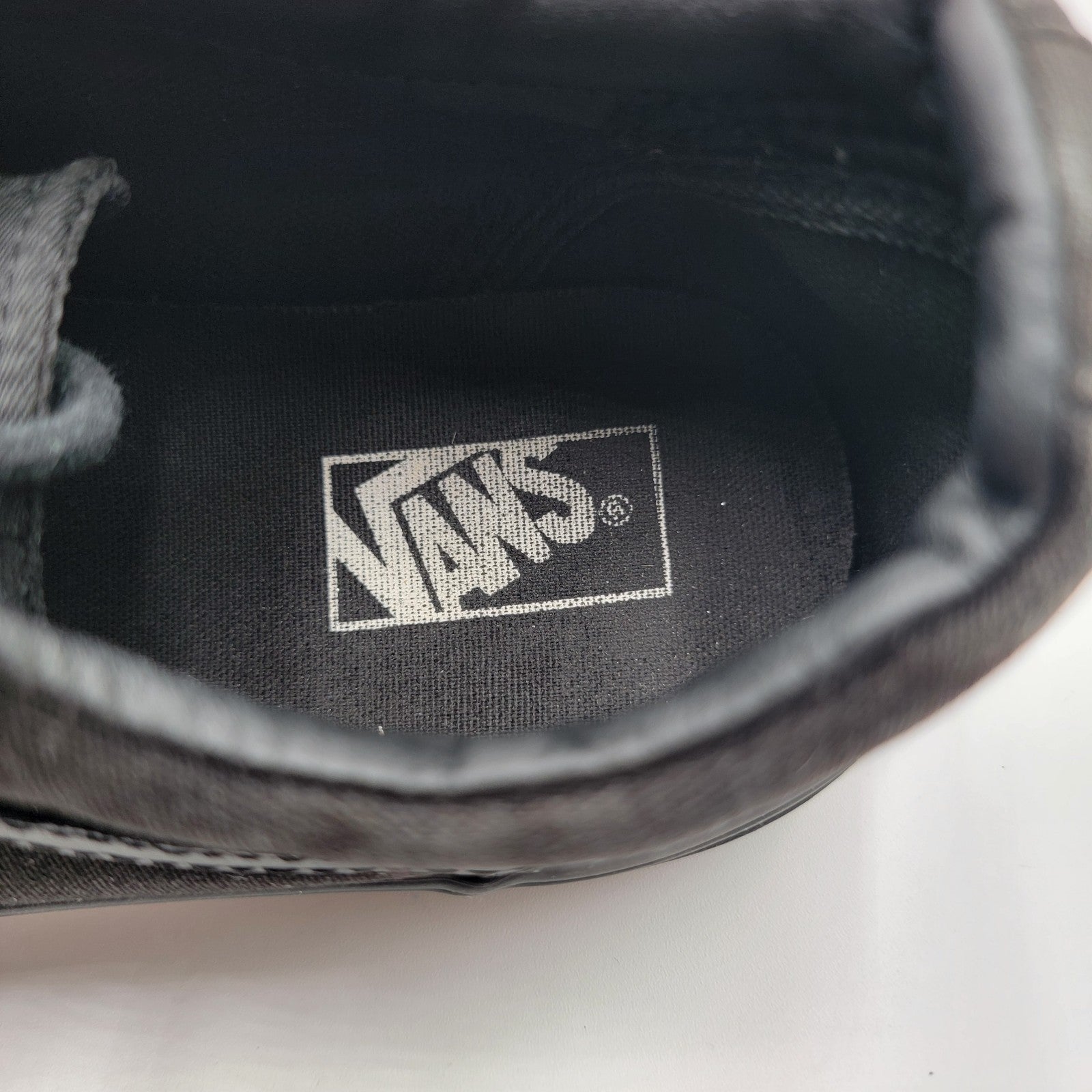 Vans Ward Low Youth 6.5 / Women’s 8 Black Skate Shoes Sneakers Casual