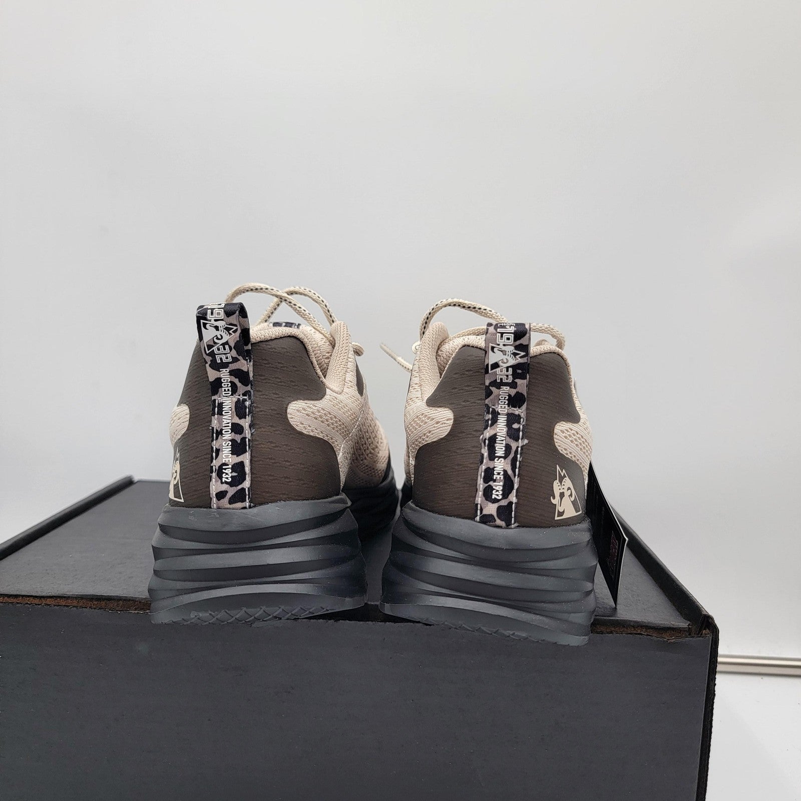 Rocky Shoes Womens Size 7.5M Composite Toe Work Boots Vibram Sole RKK423ZA