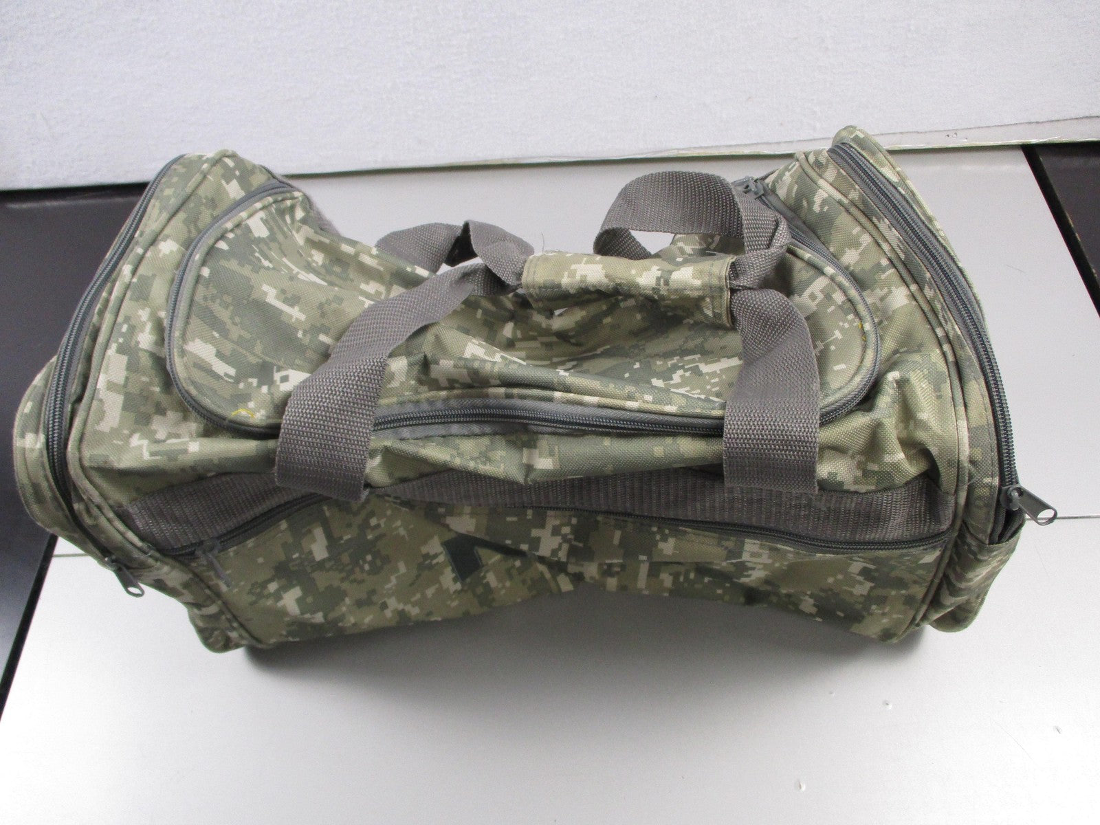 NRA Green Camouflage 20" Duffle Bag Polyester Travel Gym Gear Soft Case Mens2