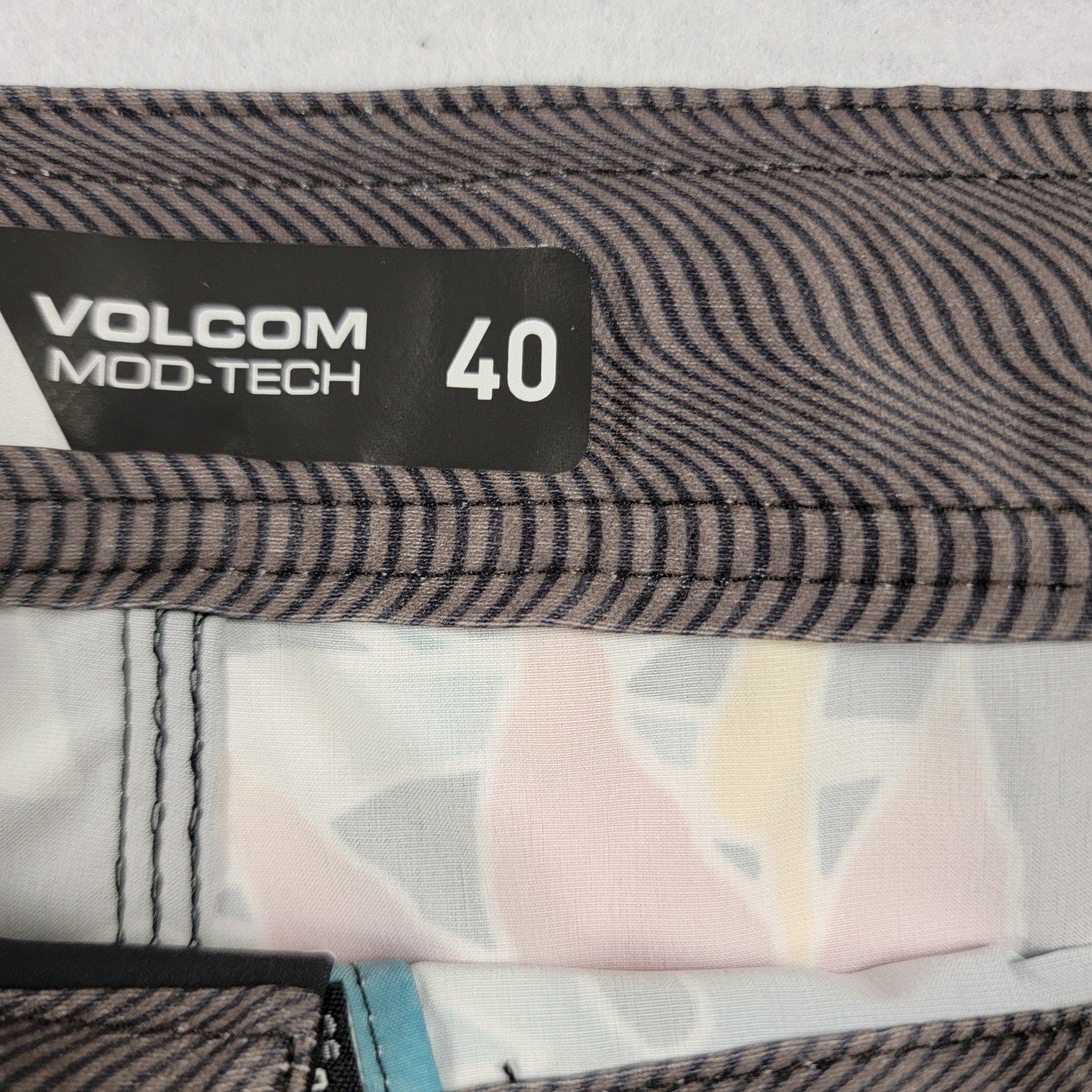 Volcom Leaf It ModTech 19" Boardshorts Men’s Size 40 Floral Print NWT2