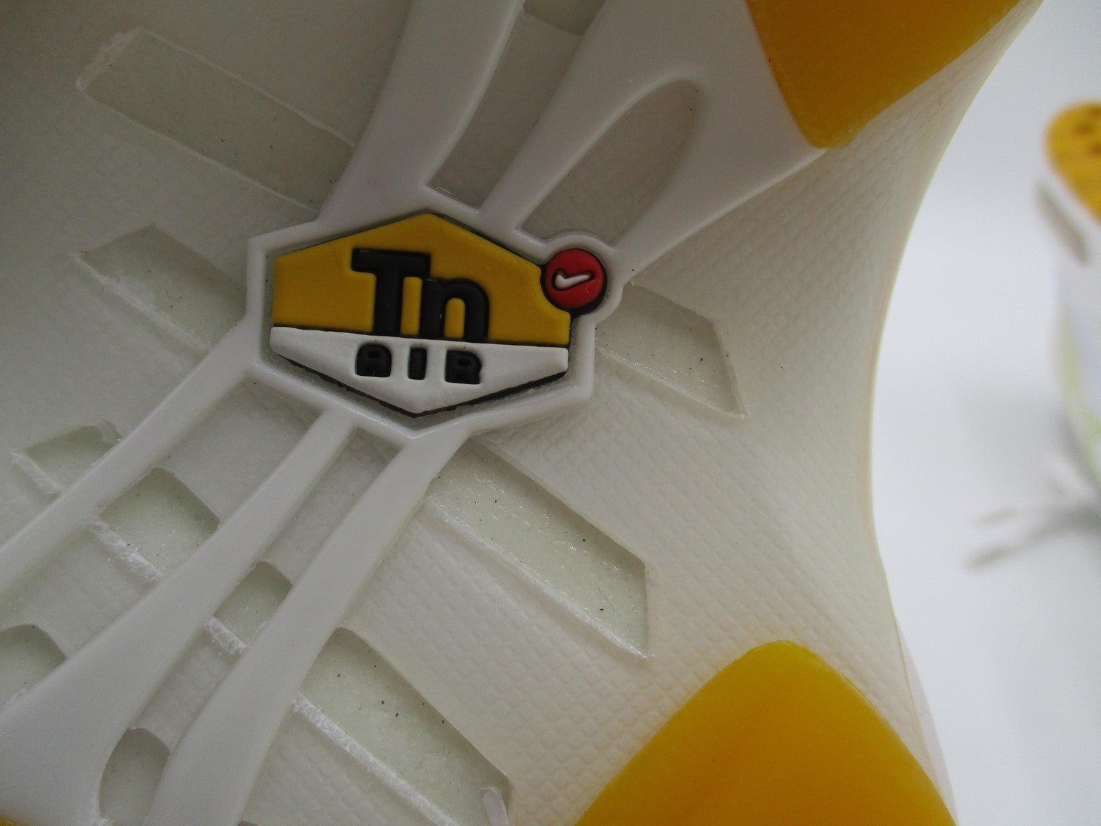 Nike Air Max Plus SE Shoes Mens Size 14 Summit White Gum Tuned Air DQ896010015