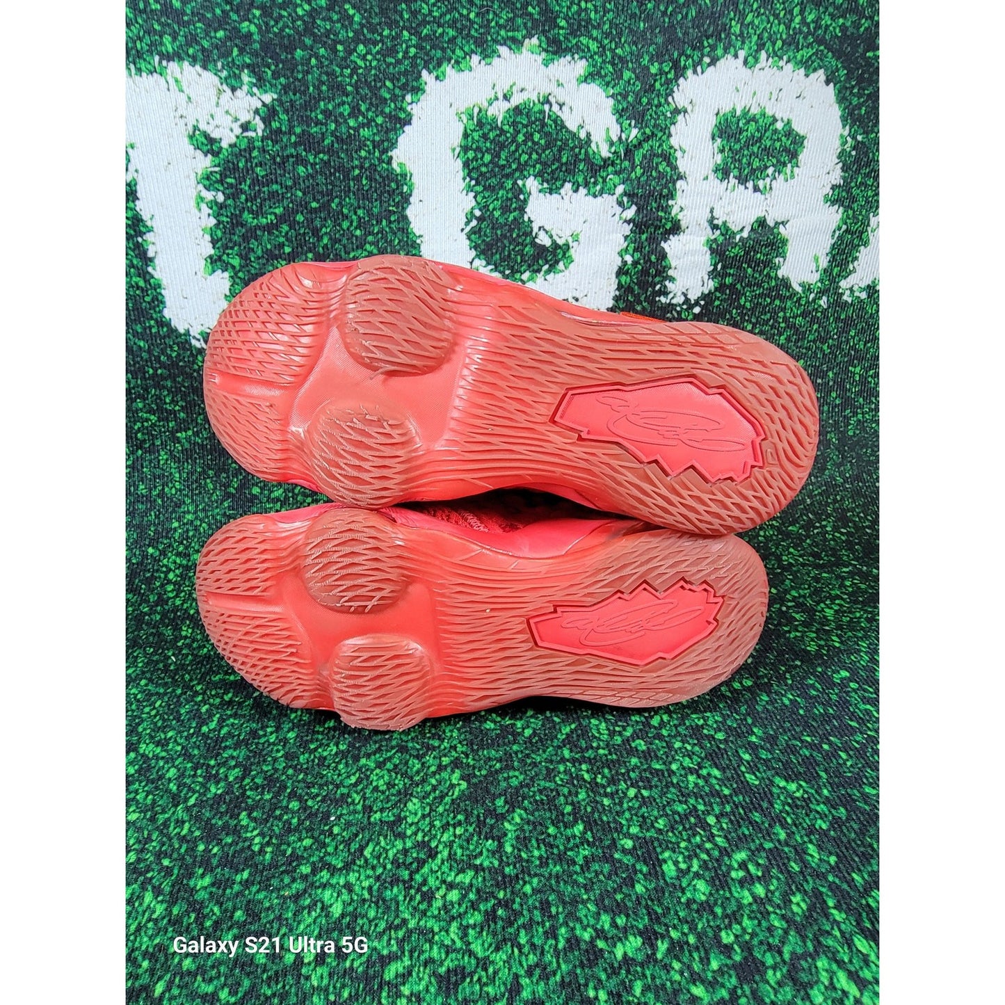 Nike LeBron 17 BG 'Red Carpet' Sz 5.5Y BQ55946003