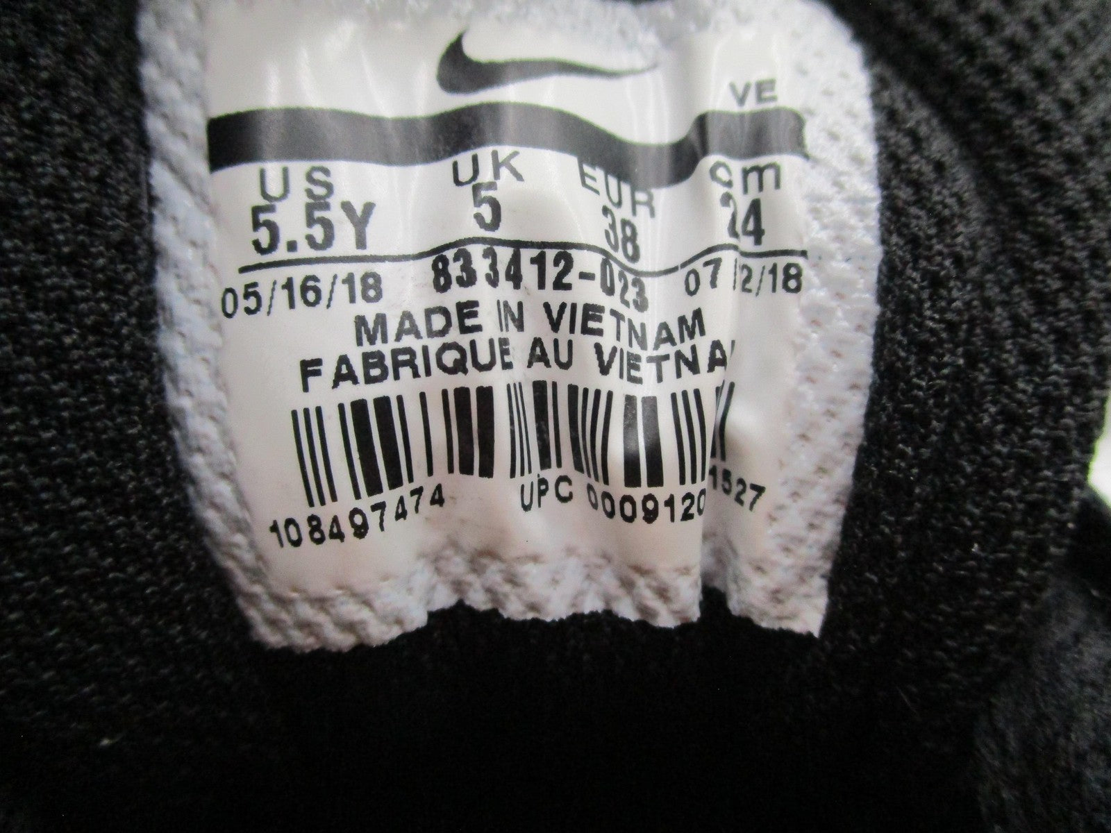 Nike Air Max 90 Shoes Youth Size 5.5Y Black Volt Running Sneakers 833412-023 1T88
