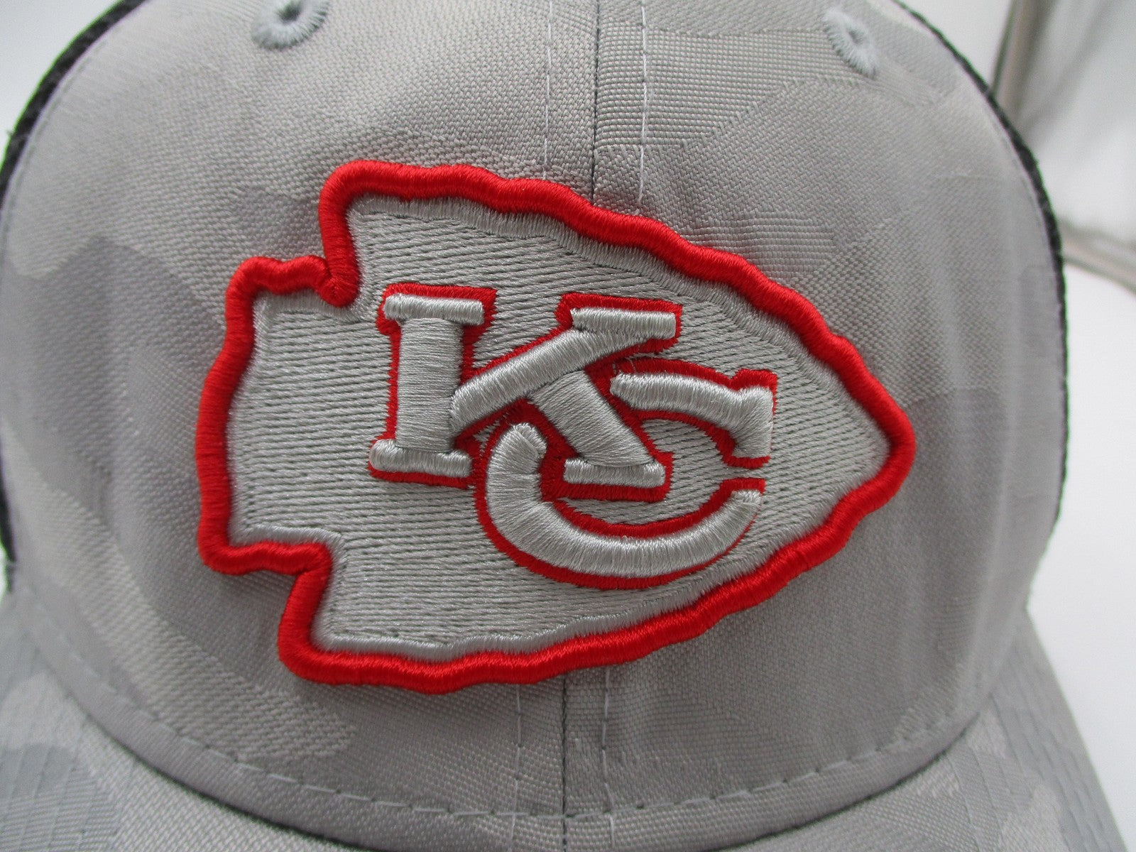 Kansas City Chiefs Hat Cap Fitted Gray Camo NFL Football New Era Mens Mesh1