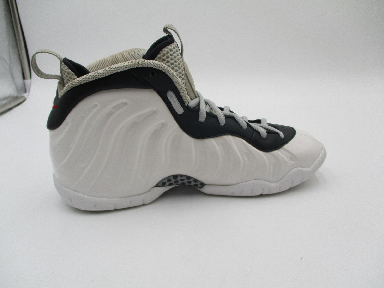 Nike Little Posite One Youth 6Y/5.5Y White Black Foamposite 644792-103 Mismatch7