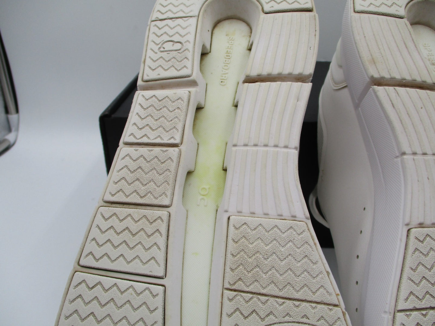 On THE ROGER Advantage Men’s White Leather Sneakers Size US 14 3MD10642351 (1B3)5