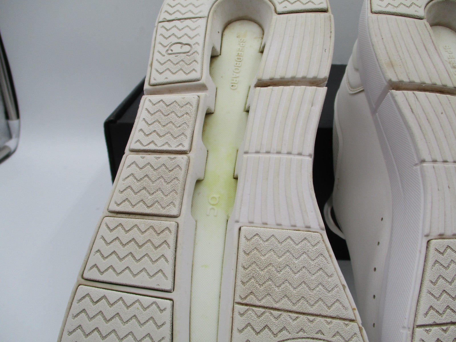 On THE ROGER Advantage Men’s White Leather Sneakers Size US 14 3MD10642351 (1B3)5