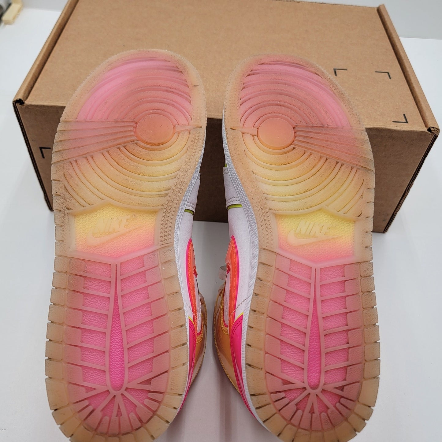 Nike Air Jordan 1 Mid SE GS 'Edge Glow' Sz 6.5Y/8W CV4611-100