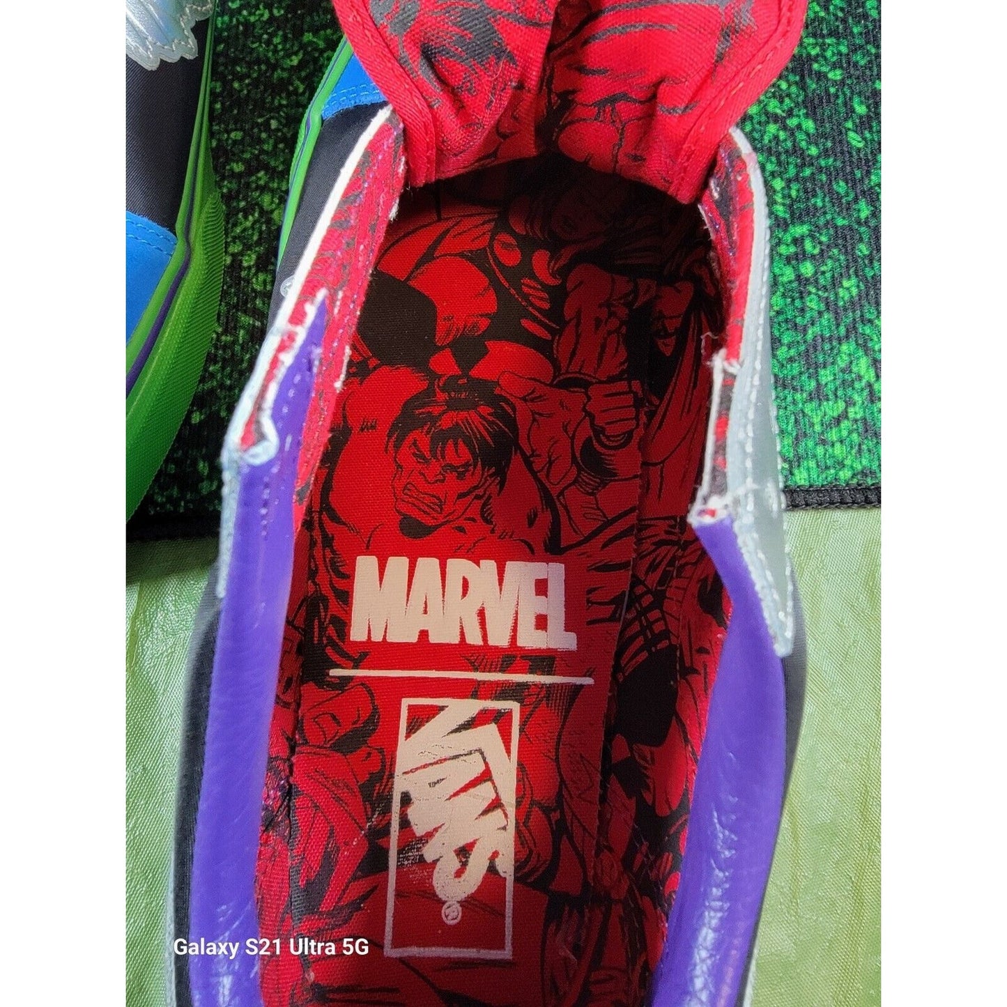 Size 11  VANS Marvel x Old Skool Avengers excellent condition with original box6