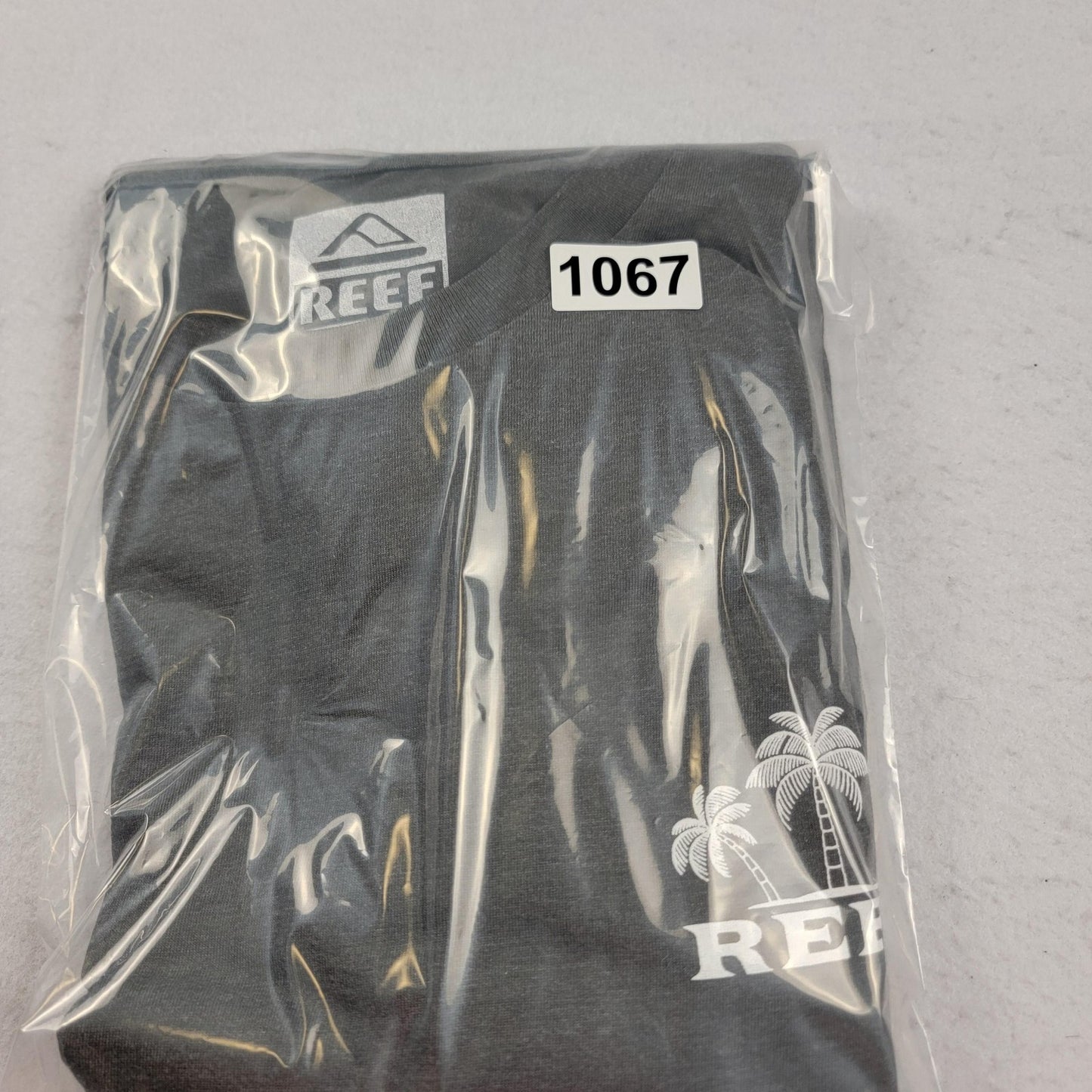 2 Pack Surf Tee RVCA & Reef Brand Sz S Men/Boys Lg (1067) pit to pit equal size8