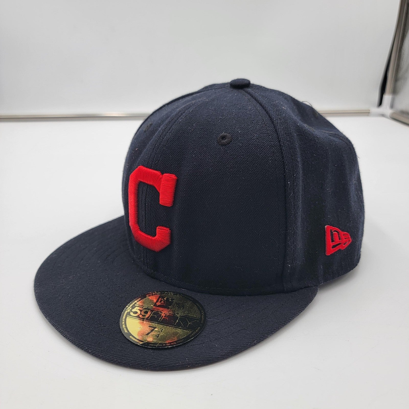 Cleveland Guardians Hat Cap Fitted Mens 7 3/4 Navy Red MLB Baseball New Era1