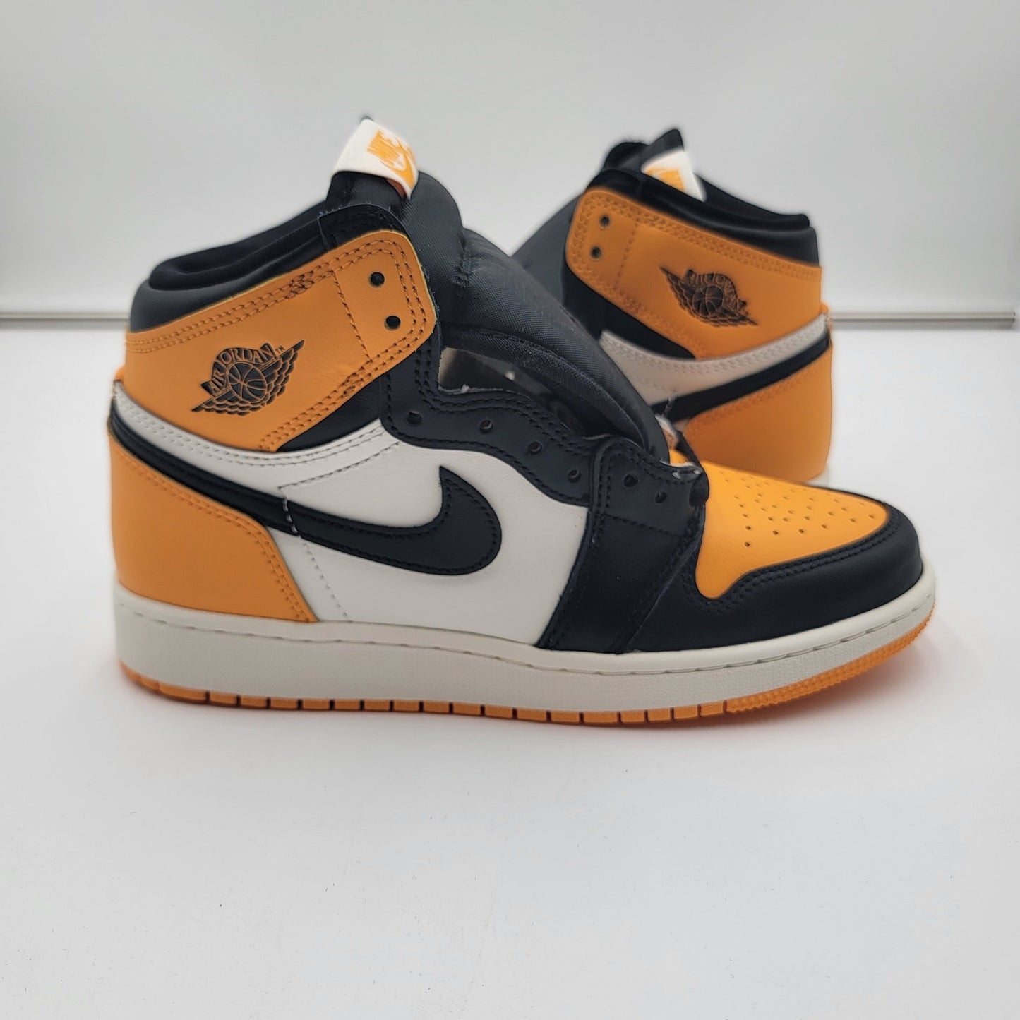 Air Jordan 1 Retro High OG GS 'Yellow Toe' Sz 5.5Y 575441-7110