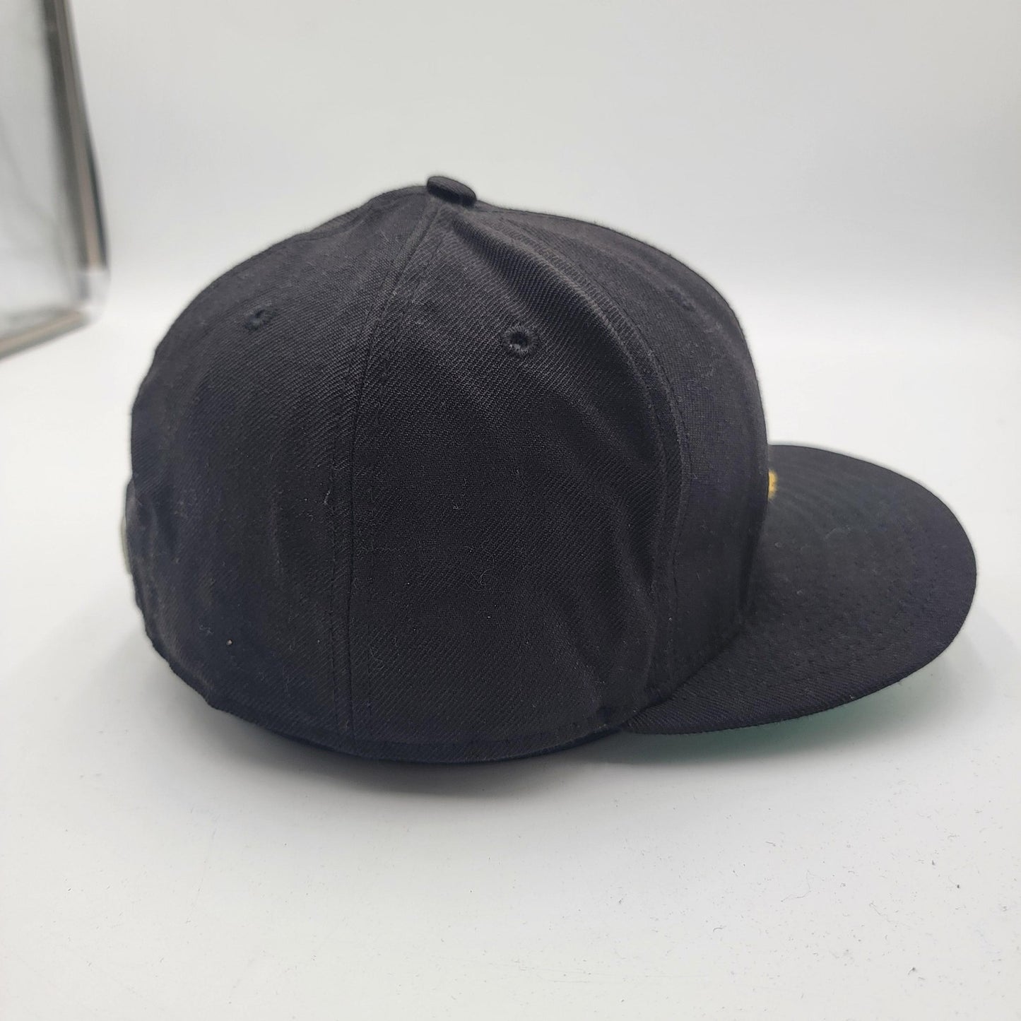 Atlanta Braves Hat Cap Fitted Mens 7 1/2 Black Gold MLB Baseball New Era3