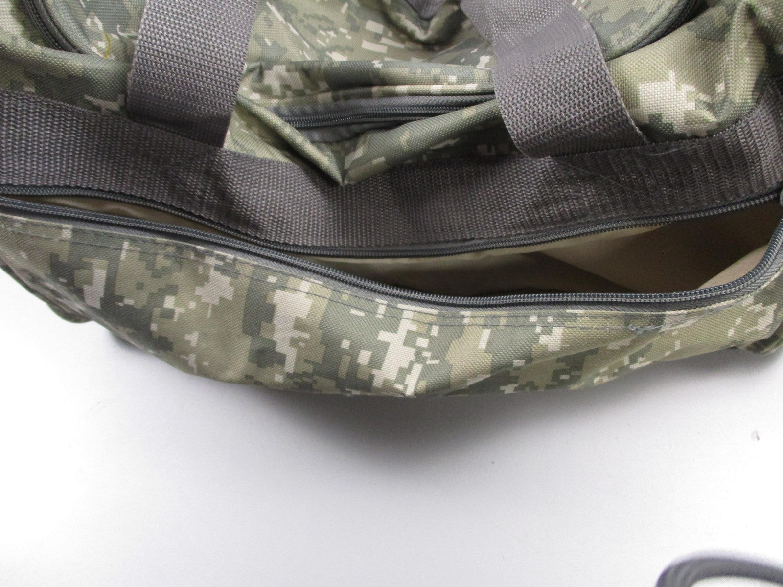 NRA Green Camouflage 20" Duffle Bag Polyester Travel Gym Gear Soft Case Mens6