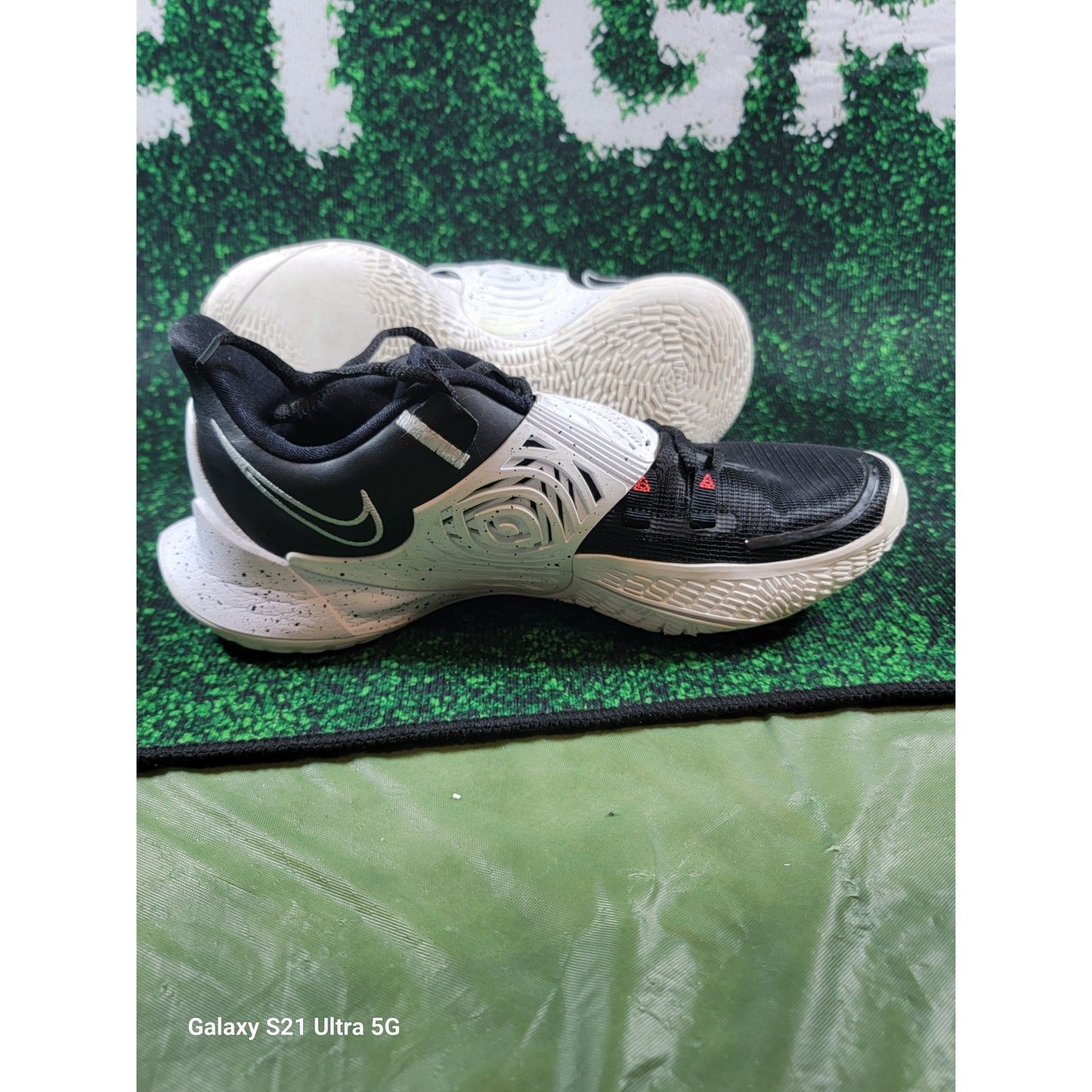 Nike Kyrie Low 3 Team 'Black White' Sz 9 CW62280035
