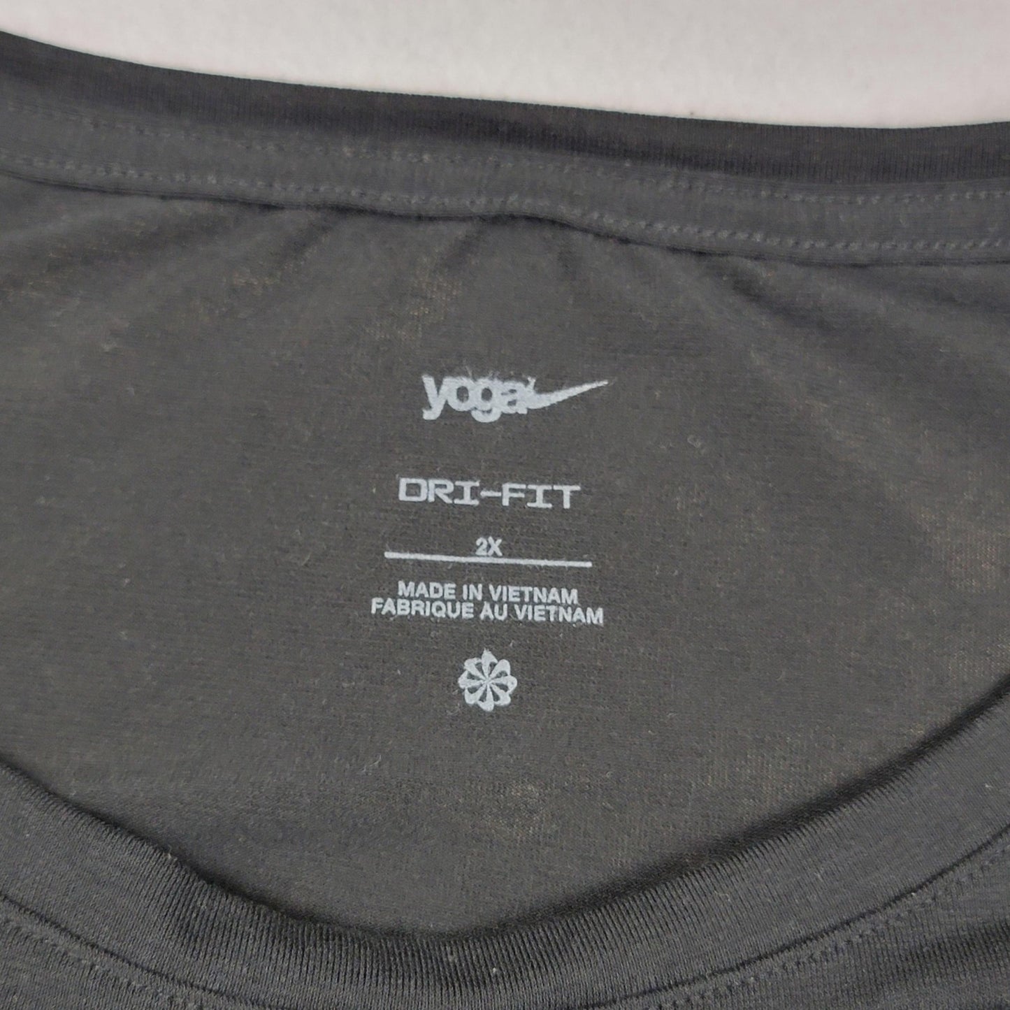 2 Pk The North Face Relaxed Fit White + Nike Yoga Dri Fit T Black Sz 2X