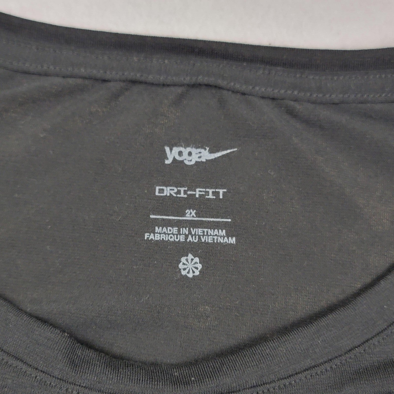 2 Pk The North Face Relaxed Fit White + Nike Yoga Dri Fit T Black Sz 2X