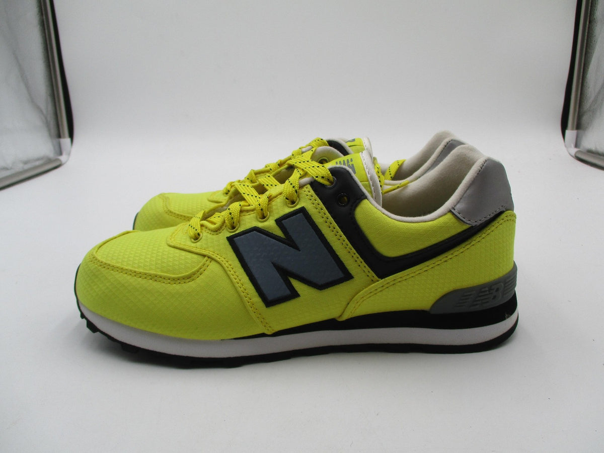 New Balance 574 Shoes Boys Size 4.5 Yellow Black Running Sneakers GC574WR21