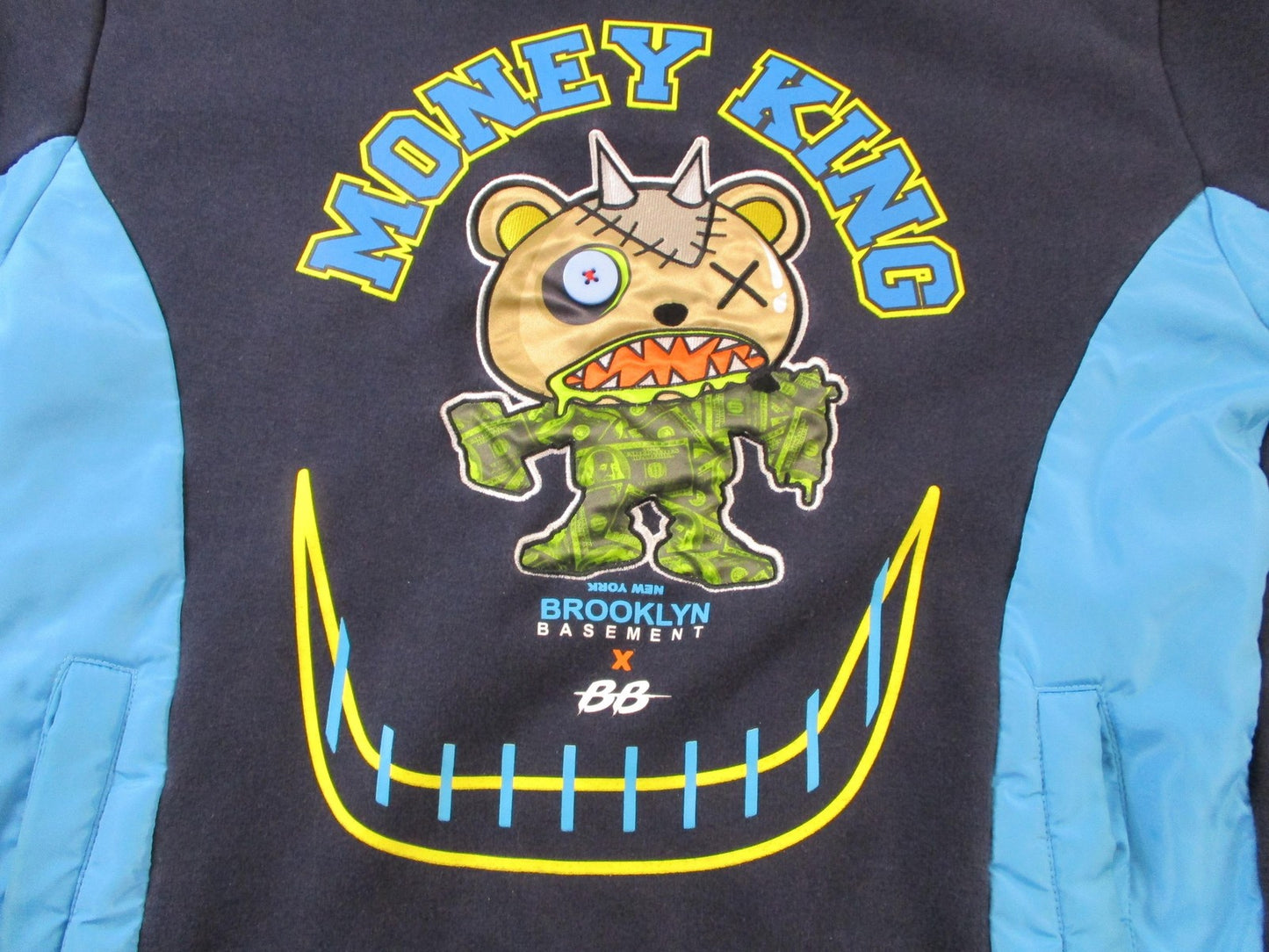 Switch Remarkable Sweatshirt Mens Large Blue Pullover Money King Bear Graphic2