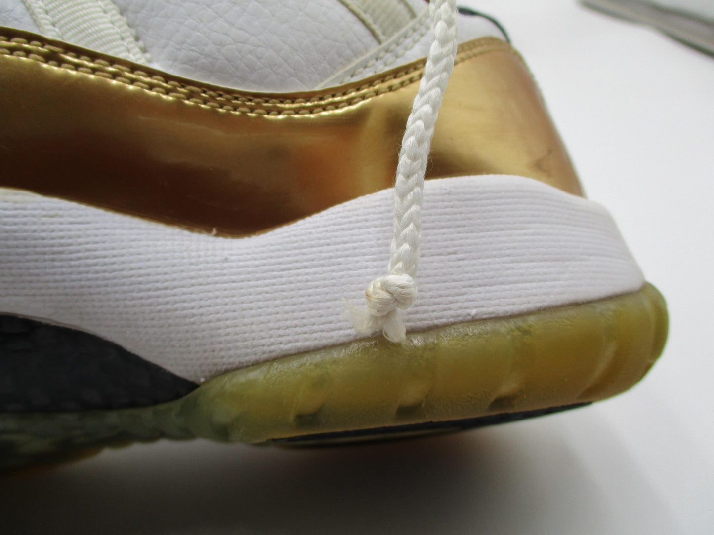 Air Jordan 11 Low Shoes Mens Sz 8 Metallic Gold Closing Ceremony 528895-103 1D317