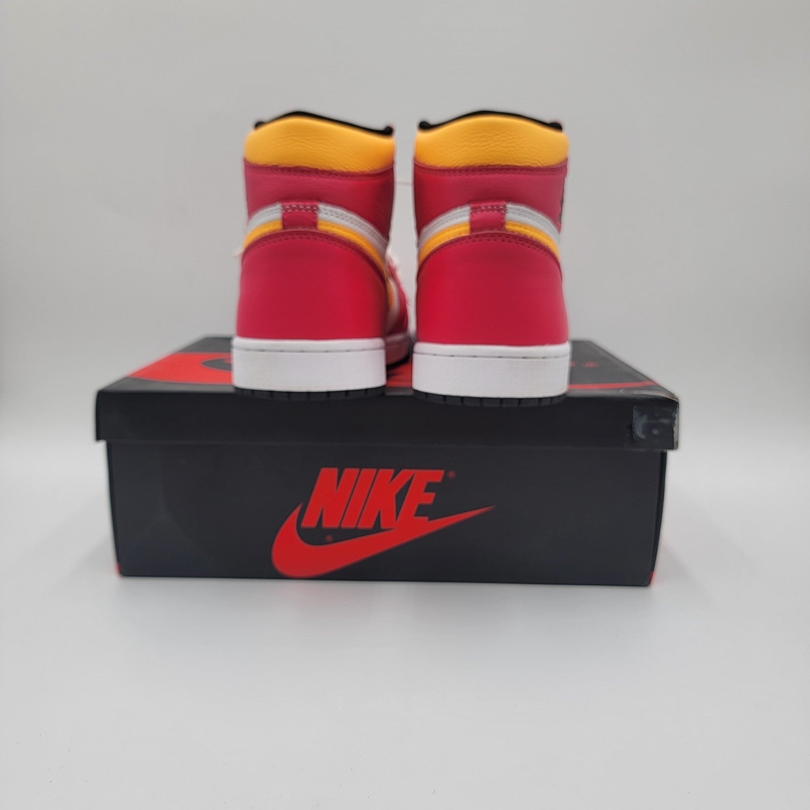 Nike Air Jordan 1 High OG Light Fusion Red Men’s 9 Preowned, OG Box, Extra Laces3