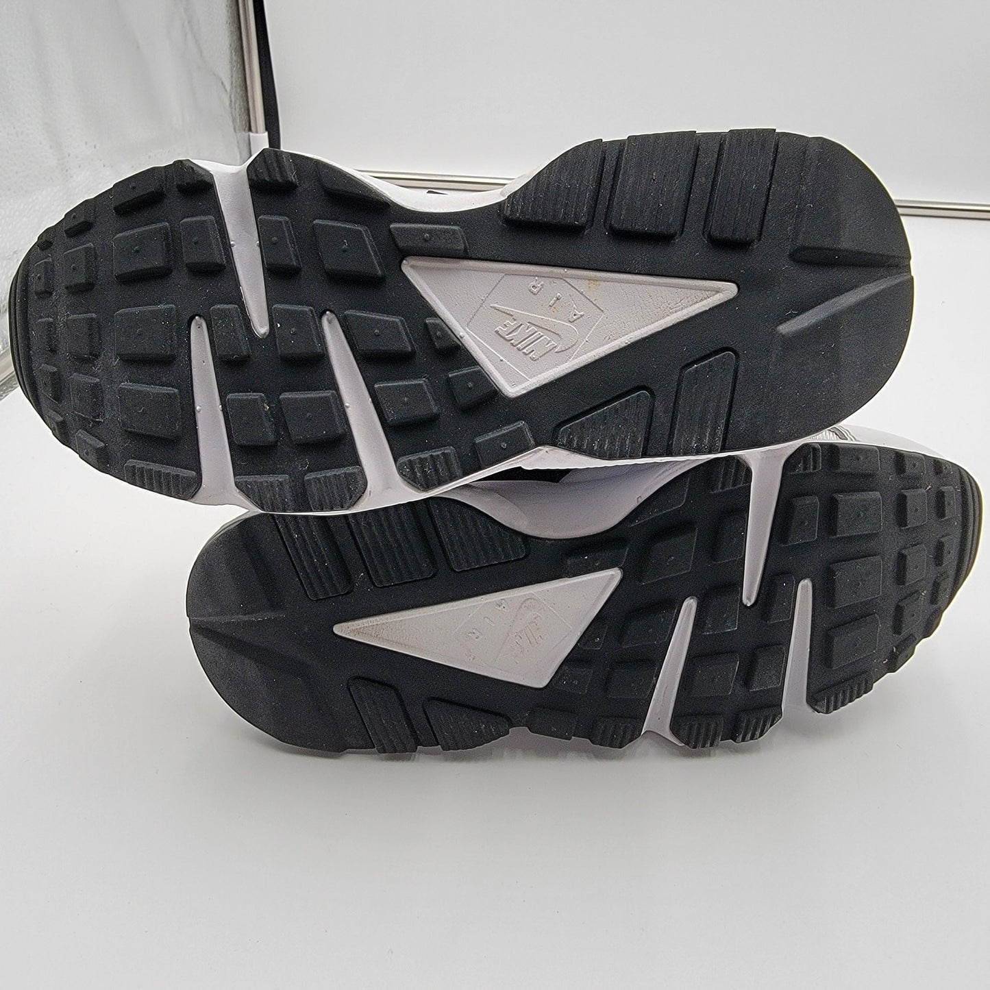 Nike Wmns Air Huarache 'White Bright Crimson' Sz 6 DV2220100