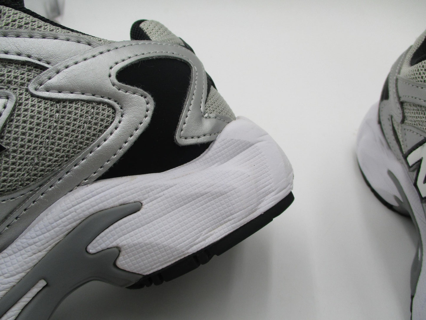New Balance 725v1 'Metallic Silver Raincloud' Mens Sz 8.5 ML725UB (1R6)9