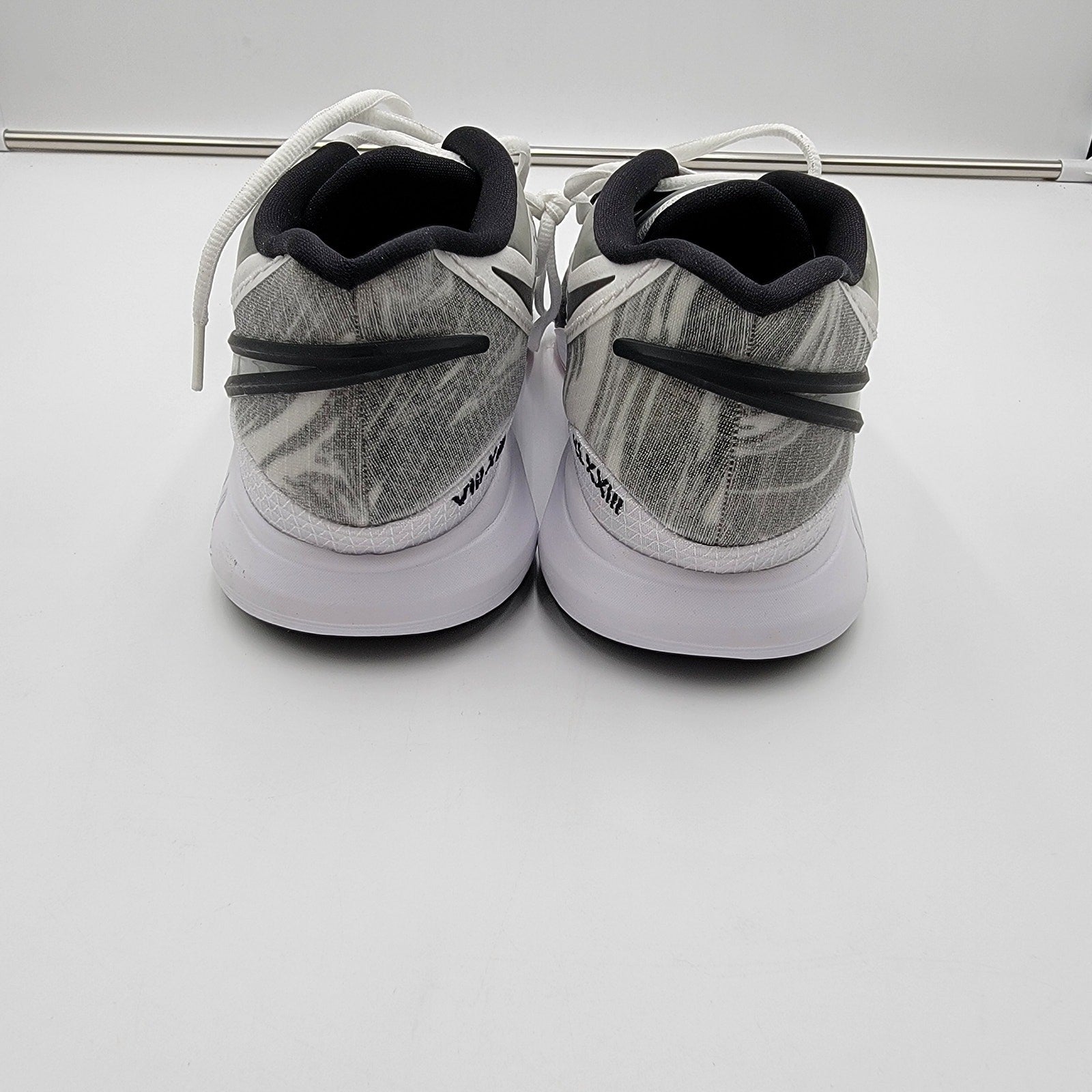 Nike Kyrie 8 'White/Black' Sz 11.5 DJ6017-101