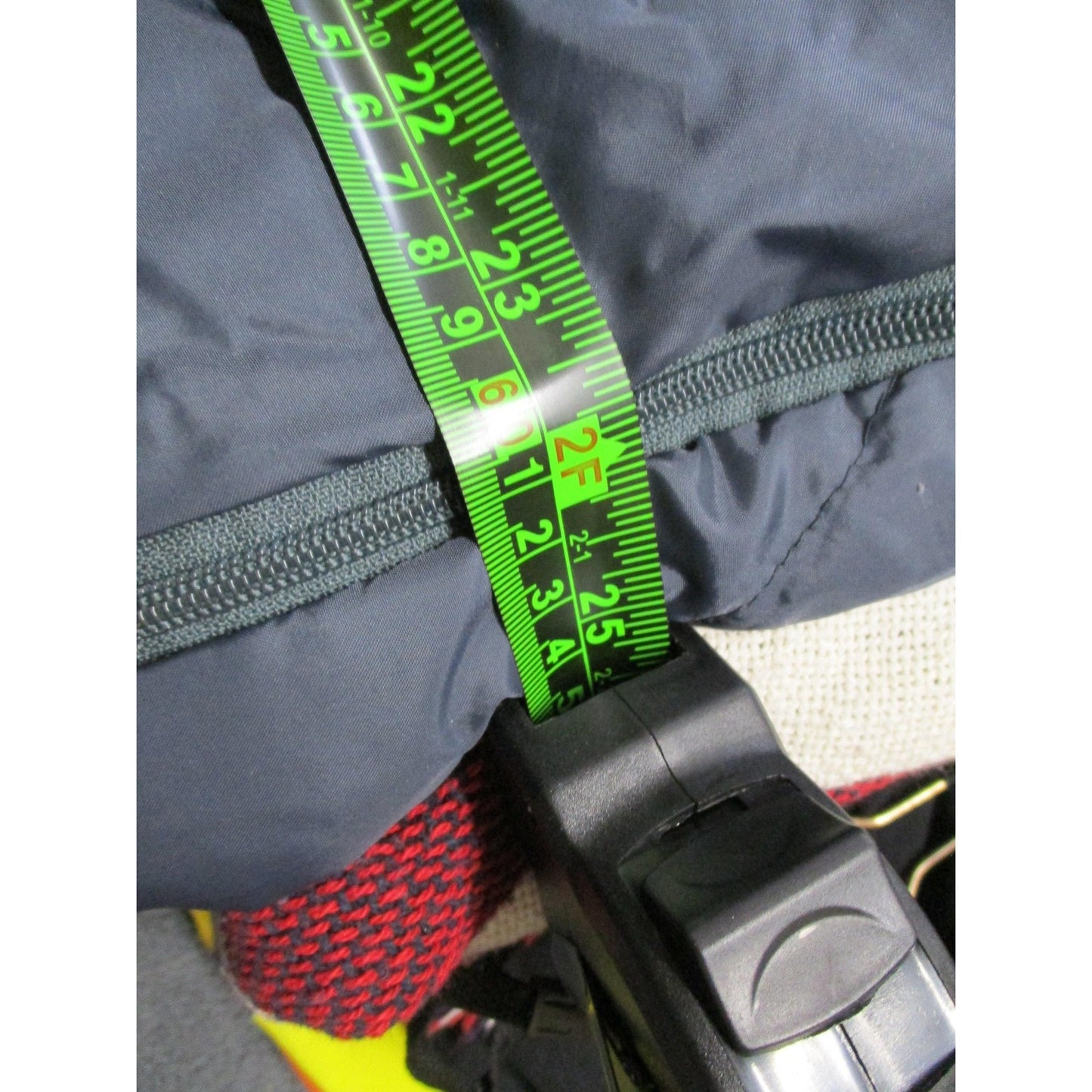 Mckinley Discovery Light Sleeping Bag Large Thermolite Synthetic Green Camping