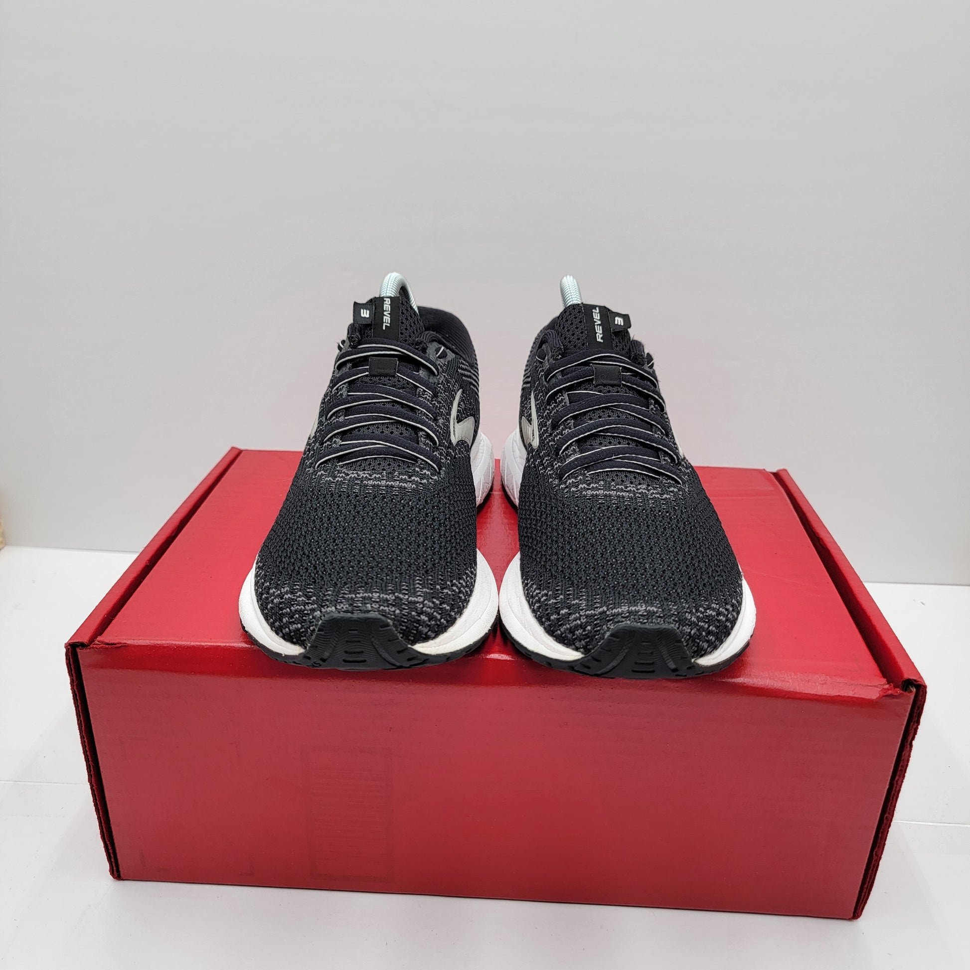 Brooks Revel 3 Womens 8.5 Running Shoe Black White Used *HEEL DAMAGE* 02432